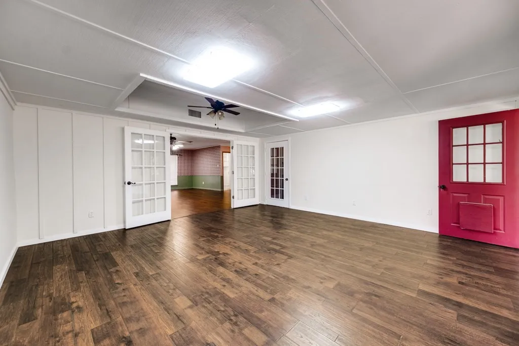 Single Family Residence For Sale in Anderson County , 1112 Swanson Drive, Palestine, Texas 75801, 3 Bedroom, 2 Bathroom, 2 Garage spaces, 1,817 Sqft, built in 1974, mls#21229854, Real Estate Agent in Palestine, Homes For Sale in Anderson county, Homes For Sale in Palestine, Realtor in Palestine Texas, Real Estate Brokerage Independent Realty Texas, Luminita Cordes Realtor