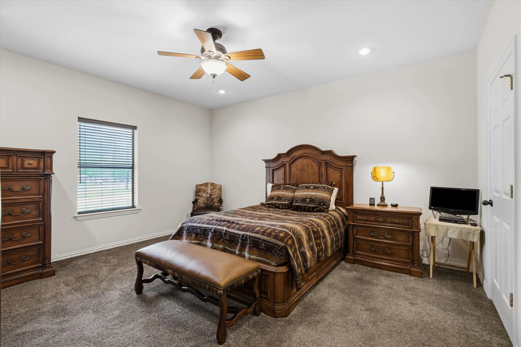 Single Family Residence For Sale in Van Zandt County , 167 VZ County Road 4202, Canton, Texas 75103, 4 Bedrooms, 3 Bathrooms, 3 Garage spaces, 2,408 Sqft, built in 2006, Preowned, Price $600,000, mls#21223940, Real Estate Agent in Canton, Homes For Sale in Van Zandt county, Homes For Sale in Canton, Realtor in Canton Texas, Real Estate Brokerage Independent Realty Texas, Luminita Cordes Realtor