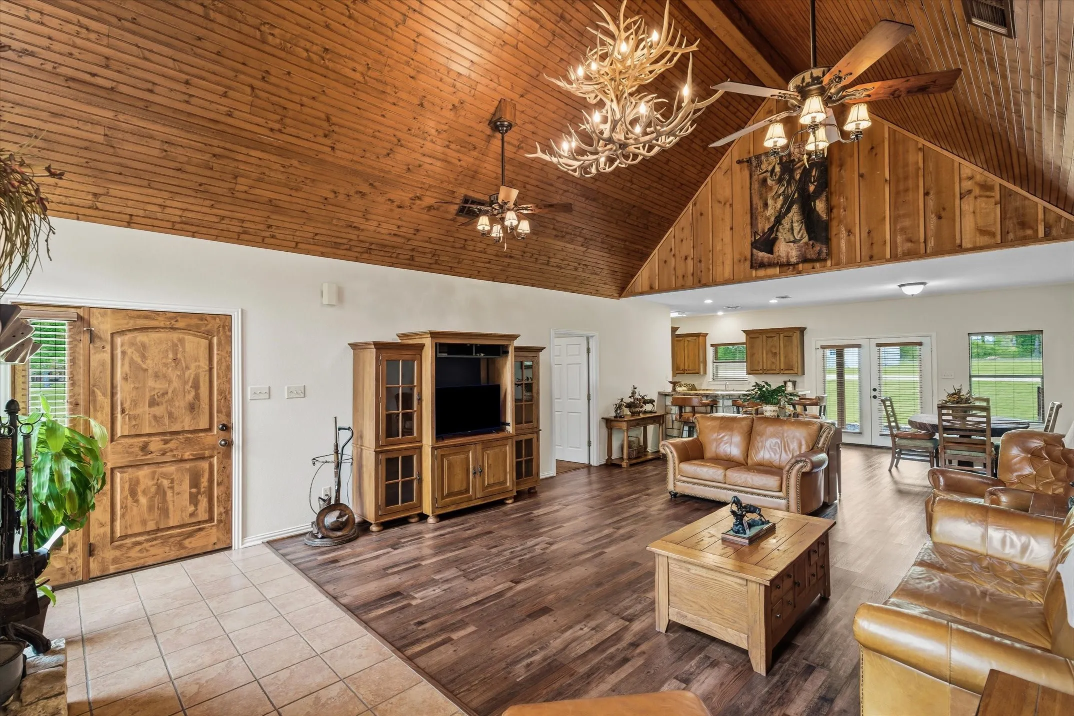 Single Family Residence For Sale in Van Zandt County , 167 VZ County Road 4202, Canton, Texas 75103, 4 Bedrooms, 3 Bathrooms, 3 Garage spaces, 2,408 Sqft, built in 2006, Preowned, Price $600,000, mls#21223940, Real Estate Agent in Canton, Homes For Sale in Van Zandt county, Homes For Sale in Canton, Realtor in Canton Texas, Real Estate Brokerage Independent Realty Texas, Luminita Cordes Realtor