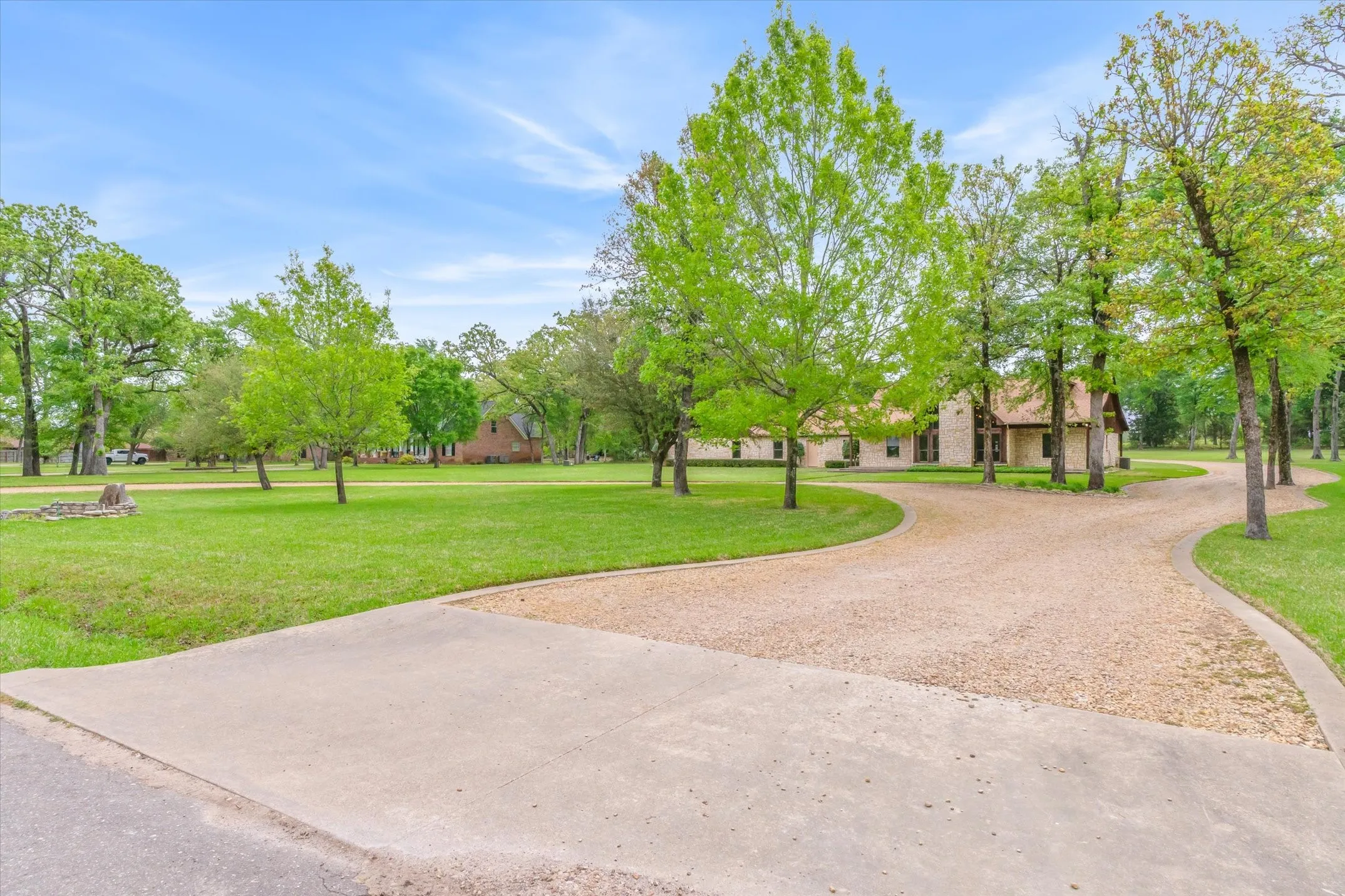Single Family Residence For Sale in Van Zandt County , 167 VZ County Road 4202, Canton, Texas 75103, 4 Bedrooms, 3 Bathrooms, 3 Garage spaces, 2,408 Sqft, built in 2006, Preowned, Price $600,000, mls#21223940, Real Estate Agent in Canton, Homes For Sale in Van Zandt county, Homes For Sale in Canton, Realtor in Canton Texas, Real Estate Brokerage Independent Realty Texas, Luminita Cordes Realtor