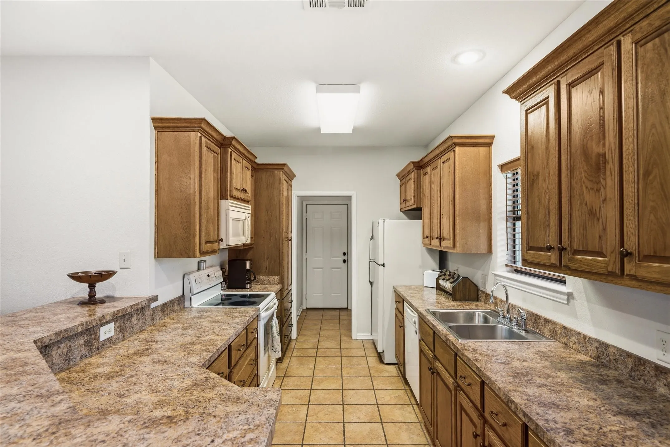 Single Family Residence For Sale in Van Zandt County , 167 VZ County Road 4202, Canton, Texas 75103, 4 Bedrooms, 3 Bathrooms, 3 Garage spaces, 2,408 Sqft, built in 2006, Preowned, Price $600,000, mls#21223940, Real Estate Agent in Canton, Homes For Sale in Van Zandt county, Homes For Sale in Canton, Realtor in Canton Texas, Real Estate Brokerage Independent Realty Texas, Luminita Cordes Realtor