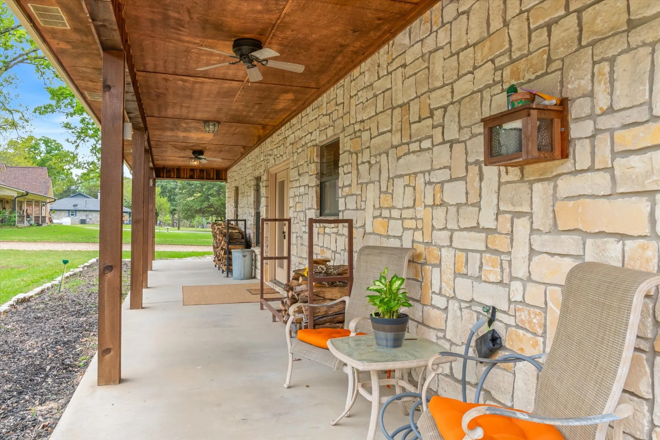 Single Family Residence For Sale in Van Zandt County , 167 VZ County Road 4202, Canton, Texas 75103, 4 Bedrooms, 3 Bathrooms, 3 Garage spaces, 2,408 Sqft, built in 2006, Preowned, Price $600,000, mls#21223940, Real Estate Agent in Canton, Homes For Sale in Van Zandt county, Homes For Sale in Canton, Realtor in Canton Texas, Real Estate Brokerage Independent Realty Texas, Luminita Cordes Realtor