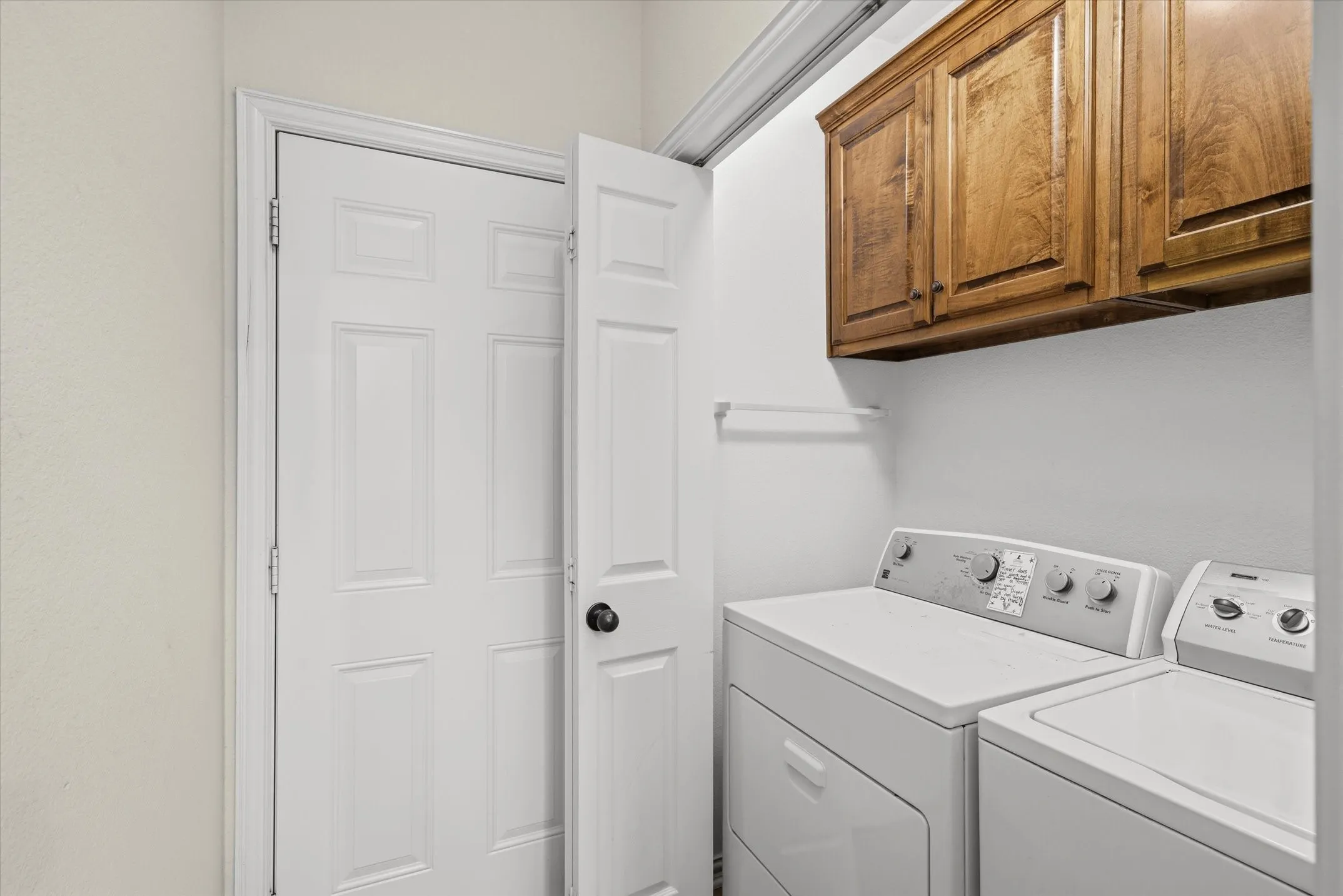 Single Family Residence For Sale in Van Zandt County , 167 VZ County Road 4202, Canton, Texas 75103, 4 Bedrooms, 3 Bathrooms, 3 Garage spaces, 2,408 Sqft, built in 2006, Preowned, Price $600,000, mls#21223940, Real Estate Agent in Canton, Homes For Sale in Van Zandt county, Homes For Sale in Canton, Realtor in Canton Texas, Real Estate Brokerage Independent Realty Texas, Luminita Cordes Realtor