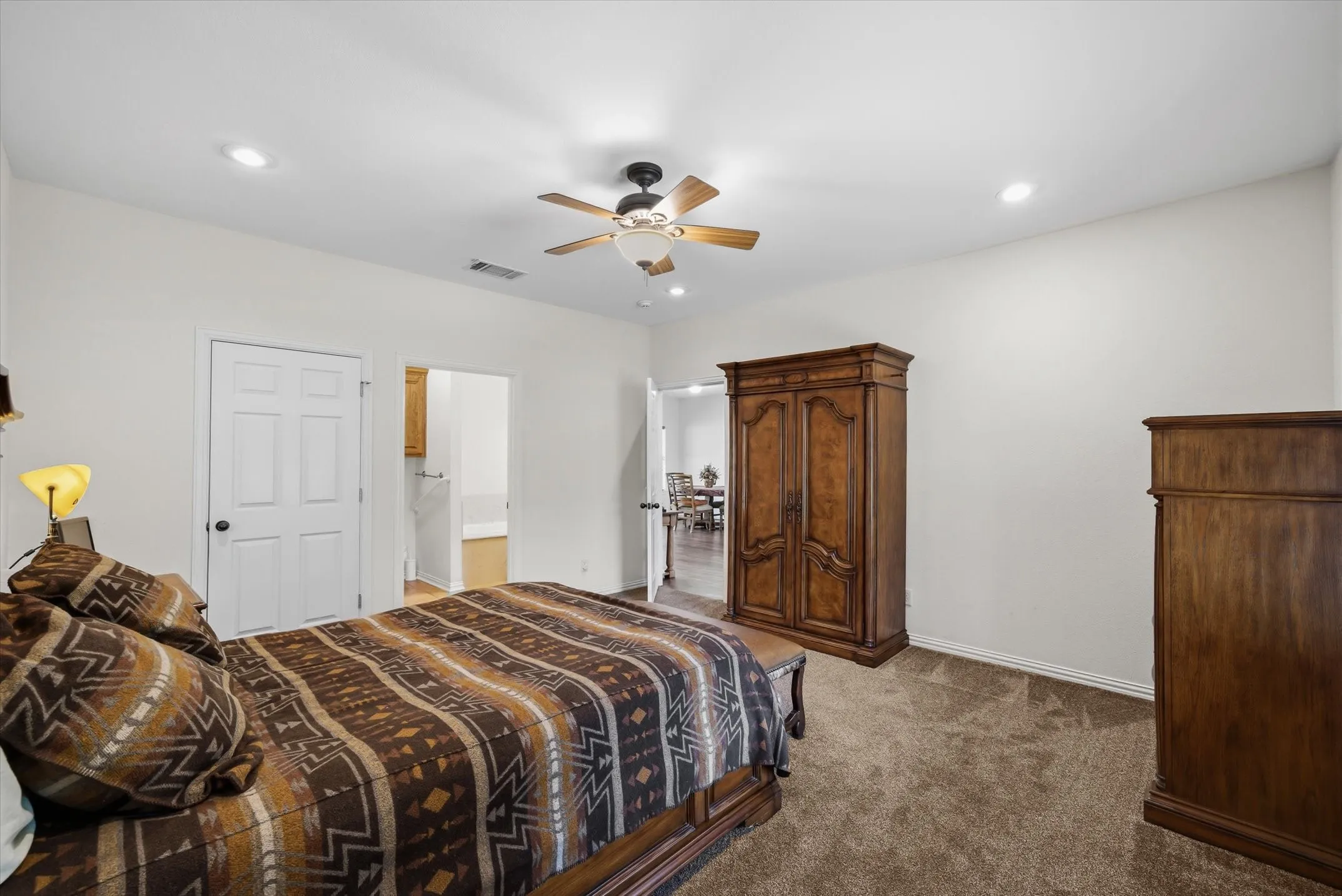 Single Family Residence For Sale in Van Zandt County , 167 VZ County Road 4202, Canton, Texas 75103, 4 Bedrooms, 3 Bathrooms, 3 Garage spaces, 2,408 Sqft, built in 2006, Preowned, Price $600,000, mls#21223940, Real Estate Agent in Canton, Homes For Sale in Van Zandt county, Homes For Sale in Canton, Realtor in Canton Texas, Real Estate Brokerage Independent Realty Texas, Luminita Cordes Realtor