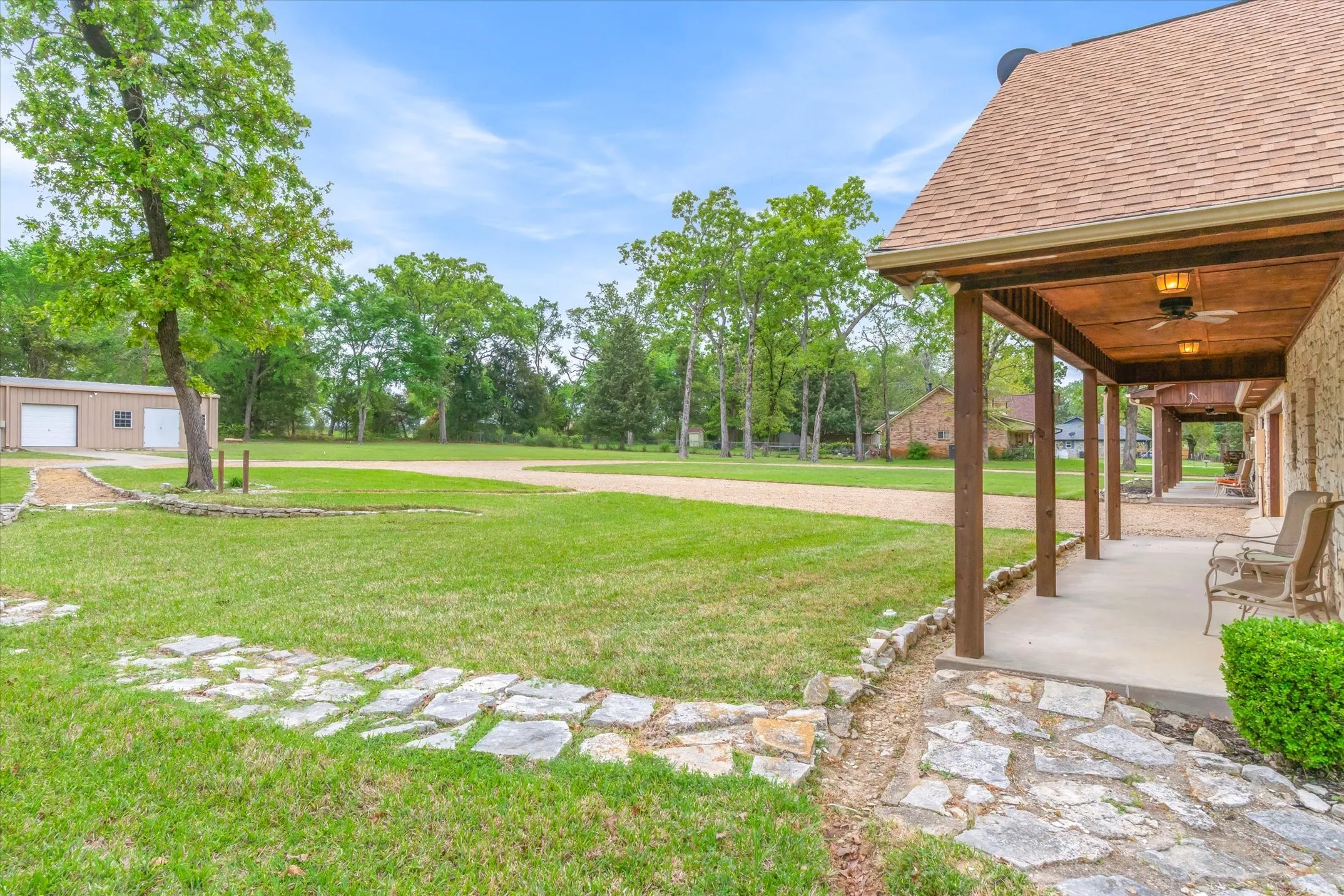 Single Family Residence For Sale in Van Zandt County , 167 VZ County Road 4202, Canton, Texas 75103, 4 Bedrooms, 3 Bathrooms, 3 Garage spaces, 2,408 Sqft, built in 2006, Preowned, Price $600,000, mls#21223940, Real Estate Agent in Canton, Homes For Sale in Van Zandt county, Homes For Sale in Canton, Realtor in Canton Texas, Real Estate Brokerage Independent Realty Texas, Luminita Cordes Realtor
