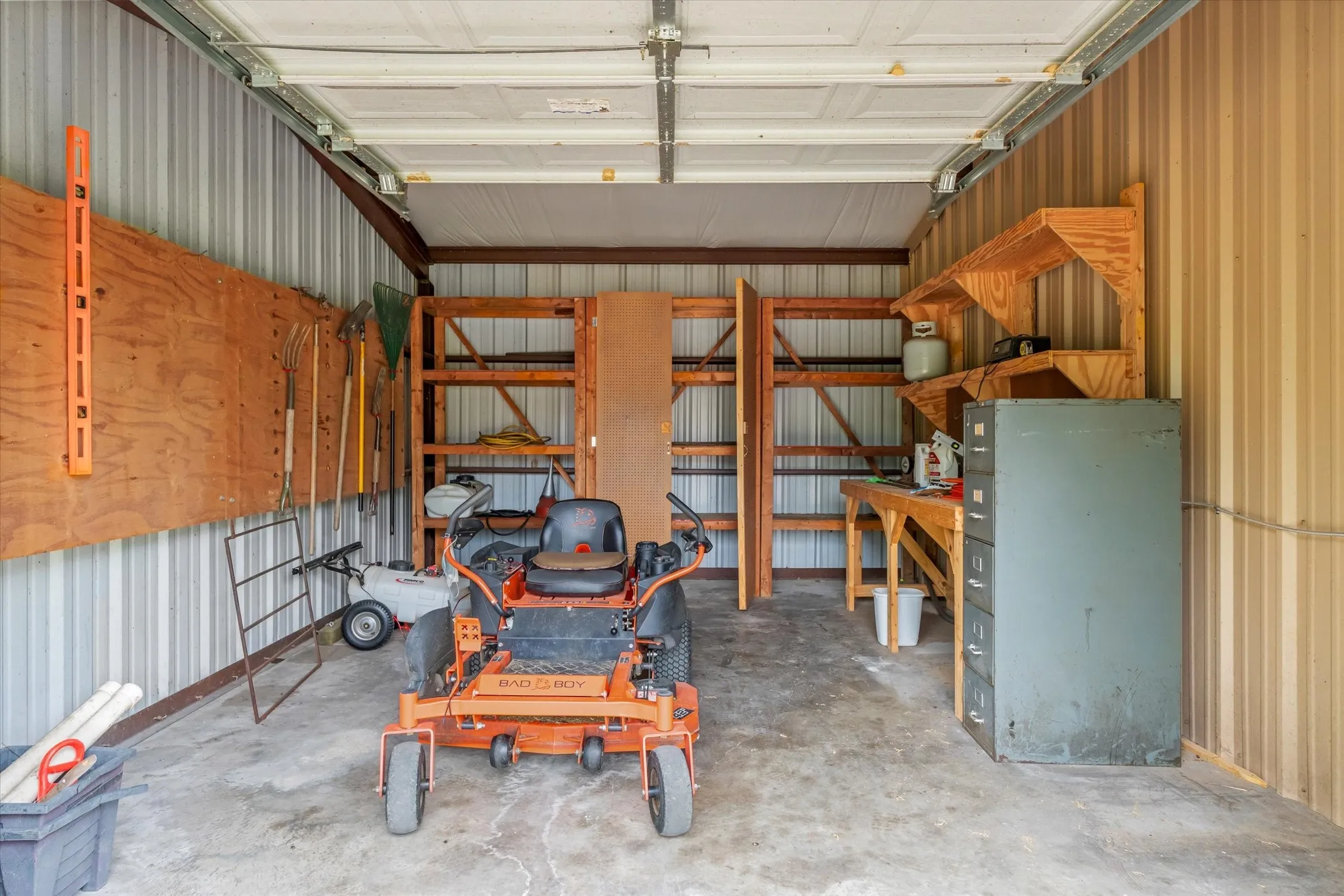 Single Family Residence For Sale in Van Zandt County , 167 VZ County Road 4202, Canton, Texas 75103, 4 Bedrooms, 3 Bathrooms, 3 Garage spaces, 2,408 Sqft, built in 2006, Preowned, Price $600,000, mls#21223940, Real Estate Agent in Canton, Homes For Sale in Van Zandt county, Homes For Sale in Canton, Realtor in Canton Texas, Real Estate Brokerage Independent Realty Texas, Luminita Cordes Realtor