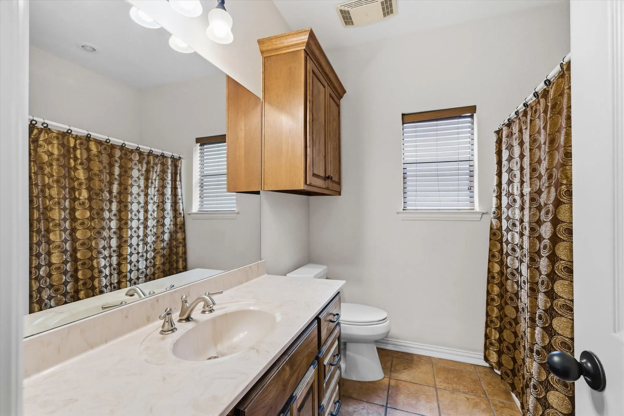 Single Family Residence For Sale in Van Zandt County , 167 VZ County Road 4202, Canton, Texas 75103, 4 Bedrooms, 3 Bathrooms, 3 Garage spaces, 2,408 Sqft, built in 2006, Preowned, Price $600,000, mls#21223940, Real Estate Agent in Canton, Homes For Sale in Van Zandt county, Homes For Sale in Canton, Realtor in Canton Texas, Real Estate Brokerage Independent Realty Texas, Luminita Cordes Realtor
