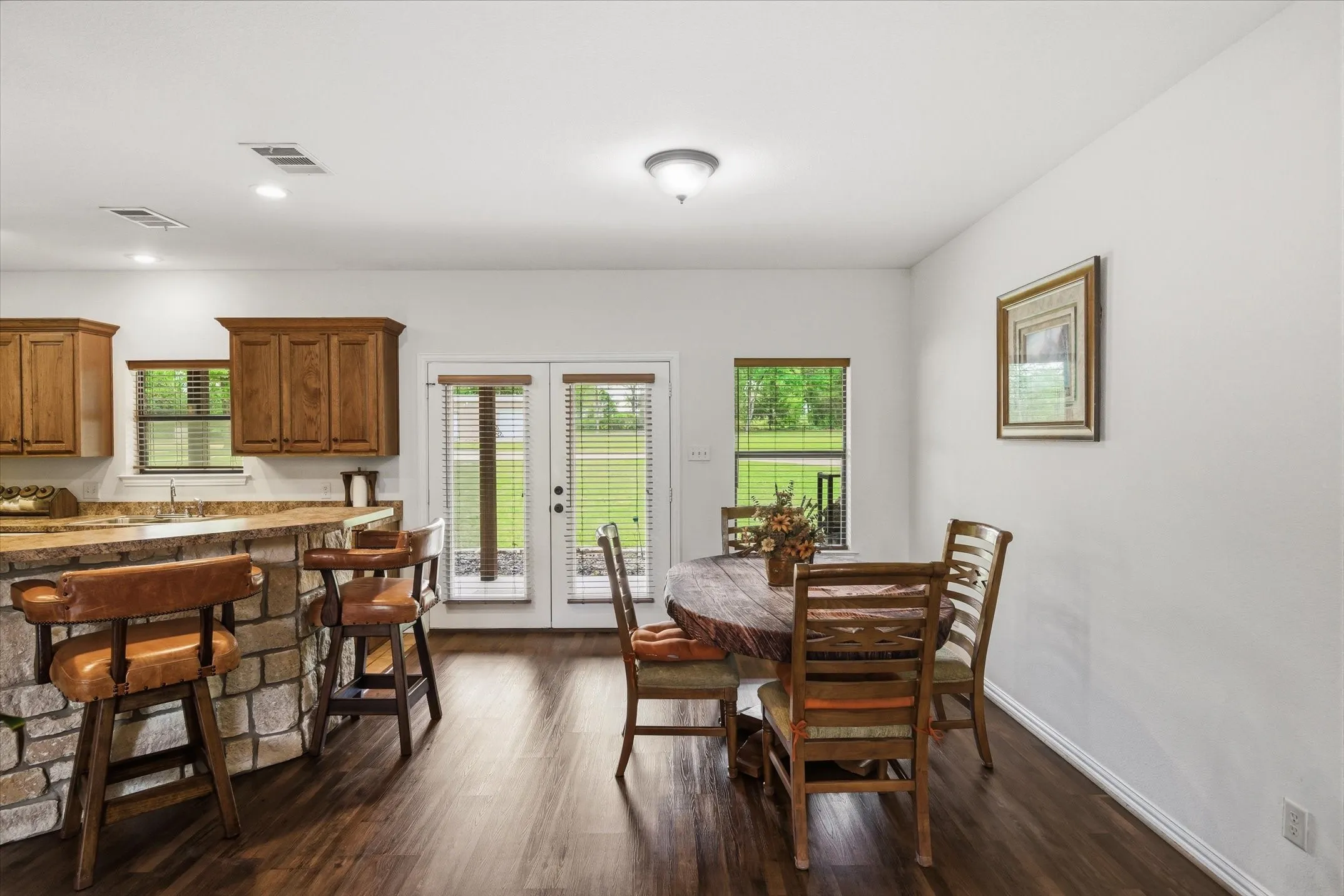 Single Family Residence For Sale in Van Zandt County , 167 VZ County Road 4202, Canton, Texas 75103, 4 Bedrooms, 3 Bathrooms, 3 Garage spaces, 2,408 Sqft, built in 2006, Preowned, Price $600,000, mls#21223940, Real Estate Agent in Canton, Homes For Sale in Van Zandt county, Homes For Sale in Canton, Realtor in Canton Texas, Real Estate Brokerage Independent Realty Texas, Luminita Cordes Realtor
