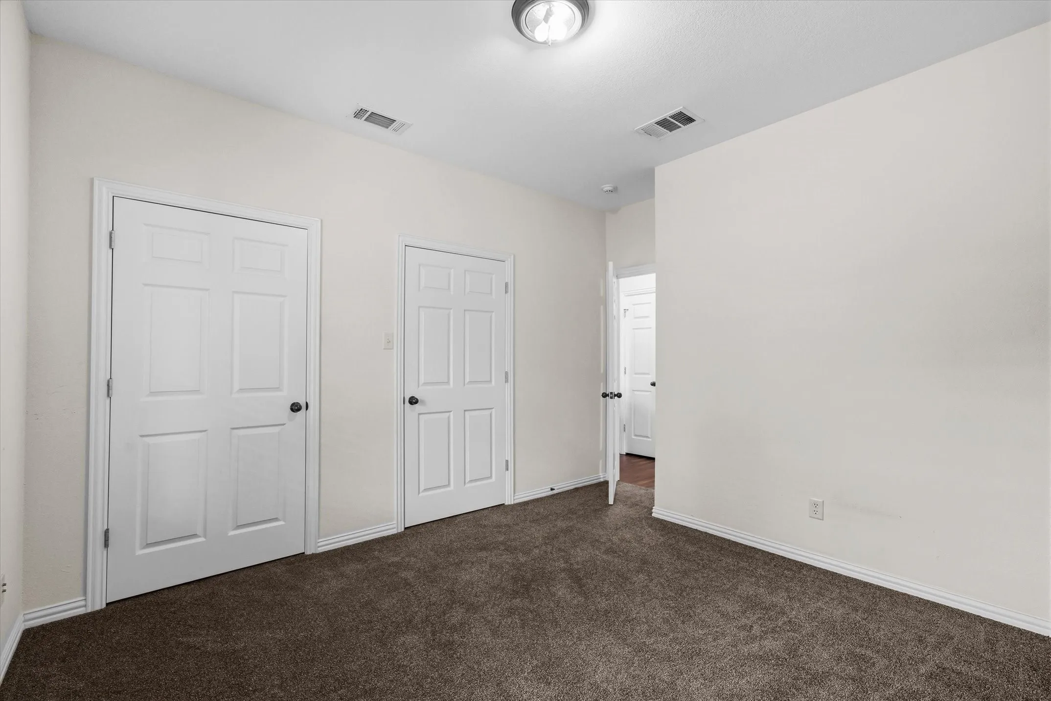 Single Family Residence For Sale in Van Zandt County , 167 VZ County Road 4202, Canton, Texas 75103, 4 Bedrooms, 3 Bathrooms, 3 Garage spaces, 2,408 Sqft, built in 2006, Preowned, Price $600,000, mls#21223940, Real Estate Agent in Canton, Homes For Sale in Van Zandt county, Homes For Sale in Canton, Realtor in Canton Texas, Real Estate Brokerage Independent Realty Texas, Luminita Cordes Realtor