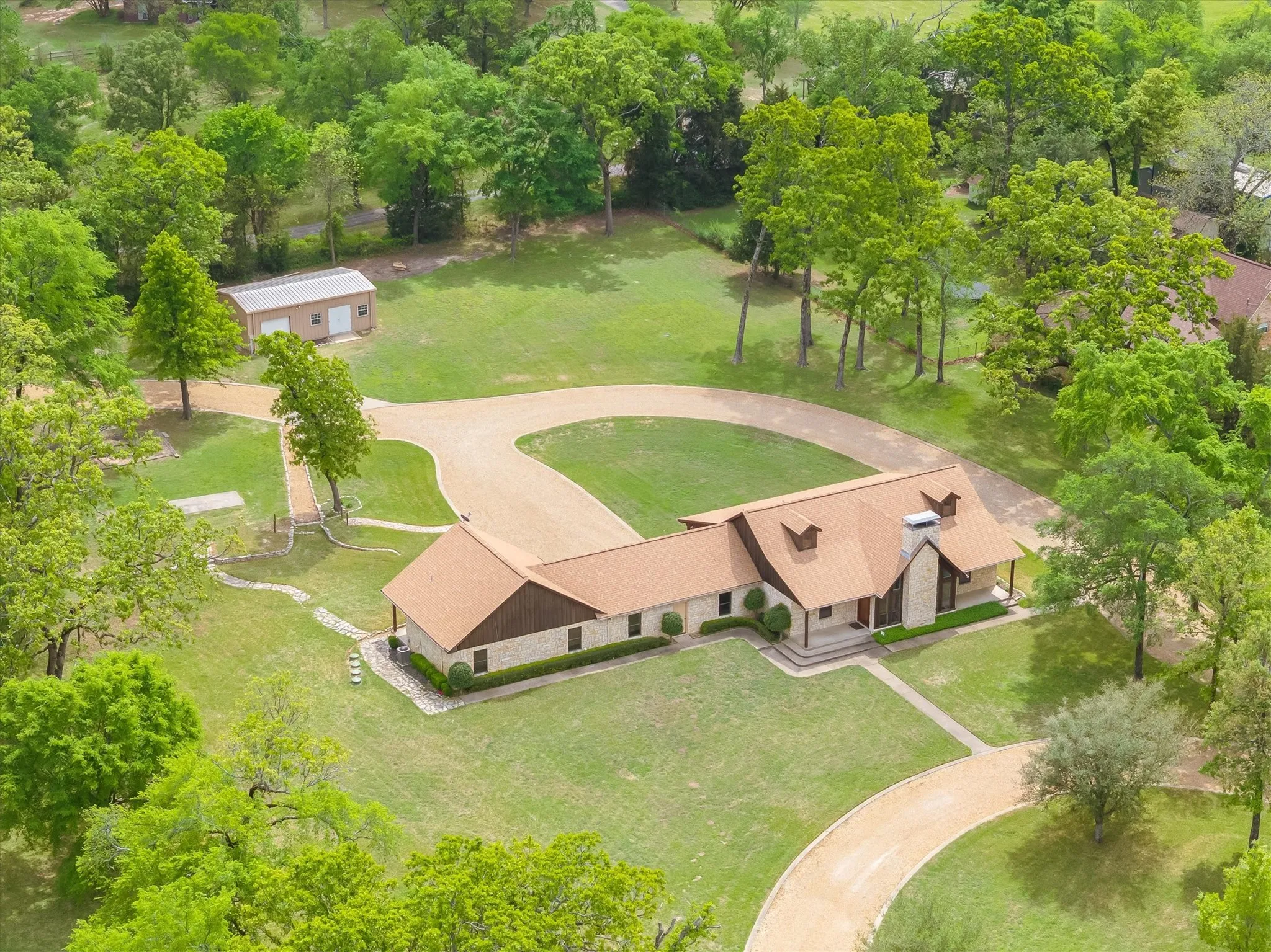 Single Family Residence For Sale in Van Zandt County , 167 VZ County Road 4202, Canton, Texas 75103, 4 Bedrooms, 3 Bathrooms, 3 Garage spaces, 2,408 Sqft, built in 2006, Preowned, Price $600,000, mls#21223940, Real Estate Agent in Canton, Homes For Sale in Van Zandt county, Homes For Sale in Canton, Realtor in Canton Texas, Real Estate Brokerage Independent Realty Texas, Luminita Cordes Realtor