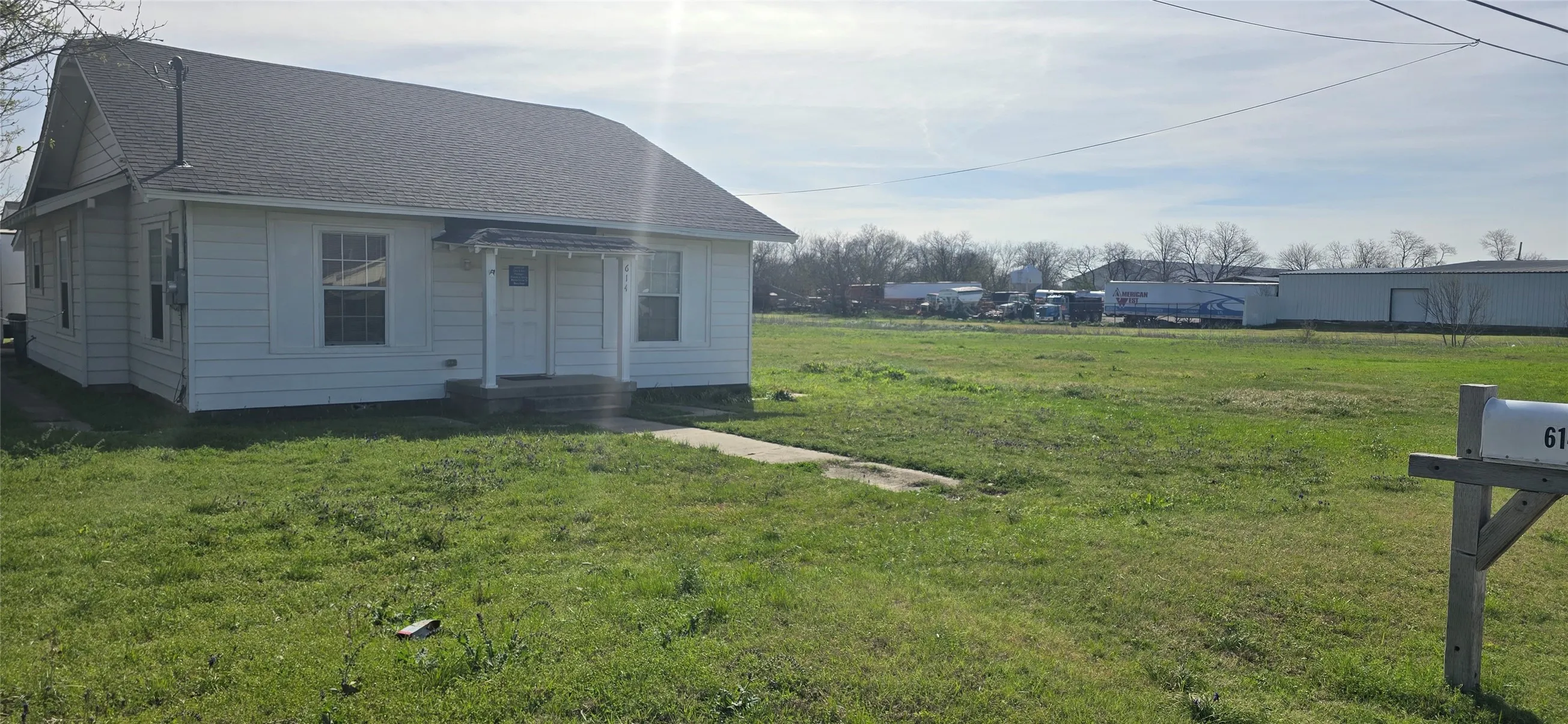 Single Family Residence For Sale in Denton County , 614 N 2nd Street, Sanger, Texas 76266, 3 Bedrooms, 2 Bathrooms, 1 Garage spaces, 1,286 Sqft, built in 1969, Price $449,000, mls#21224559, Real Estate Agent in Sanger, Homes For Sale in Denton county, Homes For Sale in Sanger, Realtor in Sanger Texas, Real Estate Brokerage Independent Realty Texas, Luminita Cordes Realtor