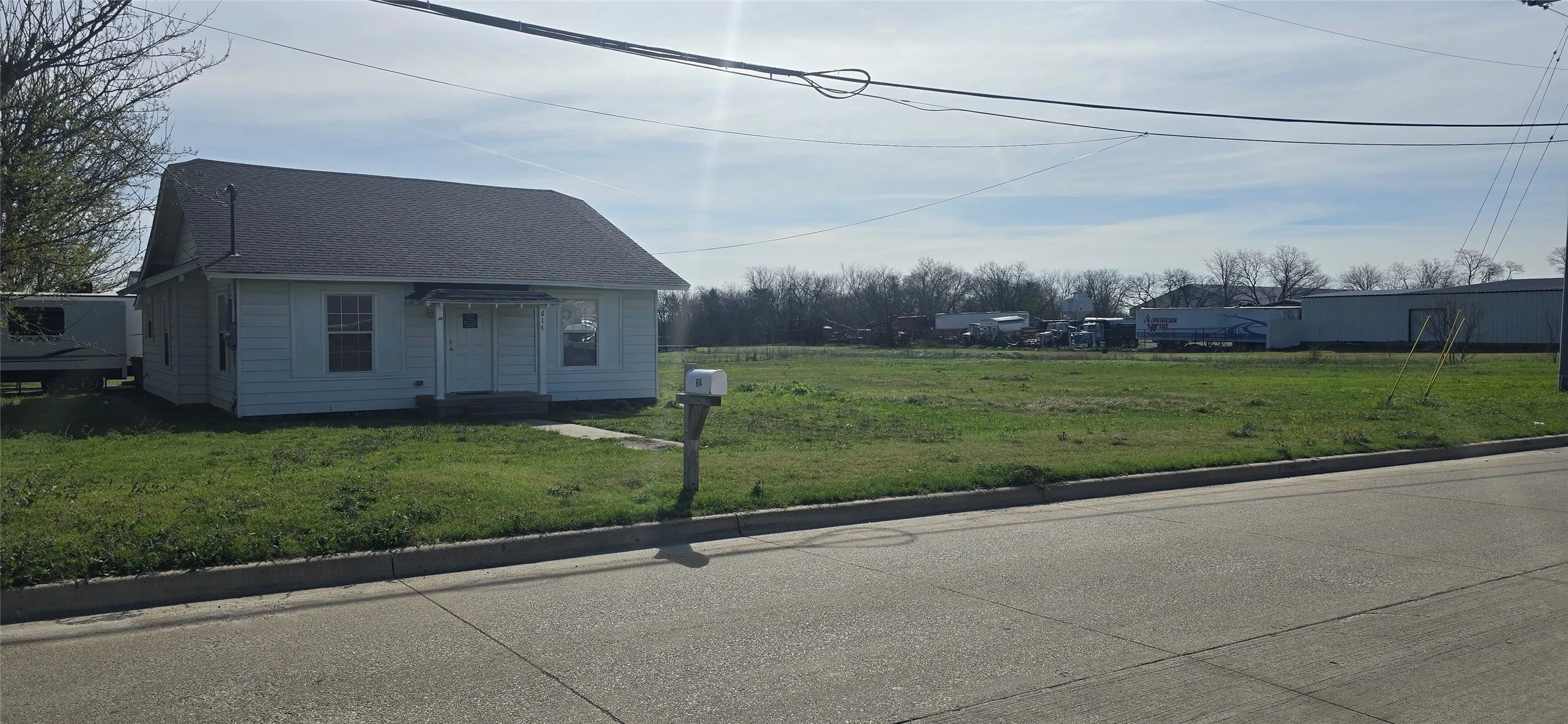 Single Family Residence For Sale in Denton County , 614 N 2nd Street, Sanger, Texas 76266, 3 Bedrooms, 2 Bathrooms, 1 Garage spaces, 1,286 Sqft, built in 1969, Price $449,000, mls#21224559, Real Estate Agent in Sanger, Homes For Sale in Denton county, Homes For Sale in Sanger, Realtor in Sanger Texas, Real Estate Brokerage Independent Realty Texas, Luminita Cordes Realtor