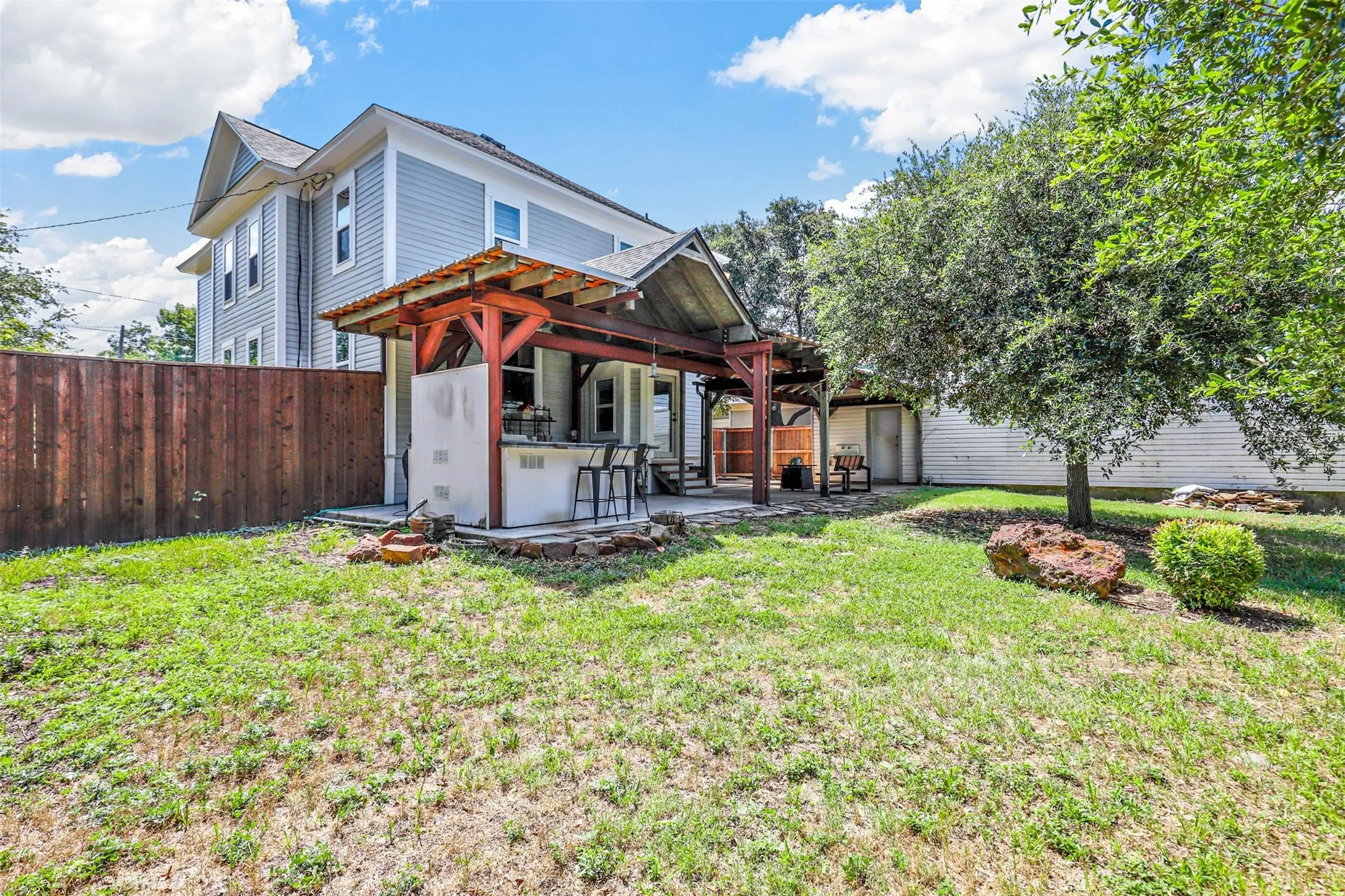 Single Family Residence For Sale in Ellis County , 115 N 1st Street, Midlothian, Texas 76065, 4 Bedroom, 3 Bathroom, 6 Garage spaces, 3,038 Sqft, built in 1902, Preowned, mls#21229897, Real Estate Agent in Midlothian, Homes For Sale in Ellis county, Homes For Sale in Midlothian, Realtor in Midlothian Texas, Real Estate Brokerage Independent Realty Texas, Luminita Cordes Realtor