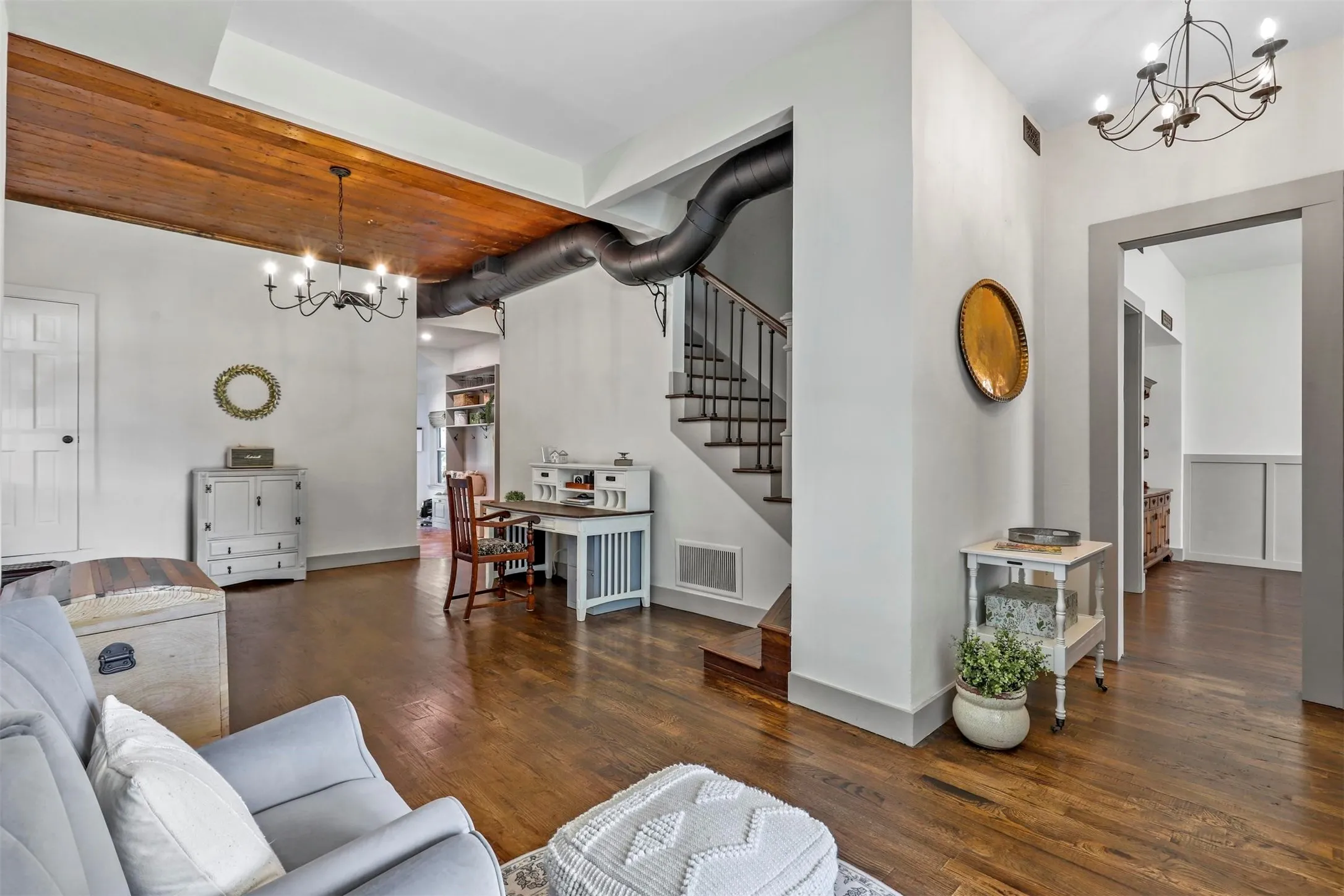 Second living or flex space