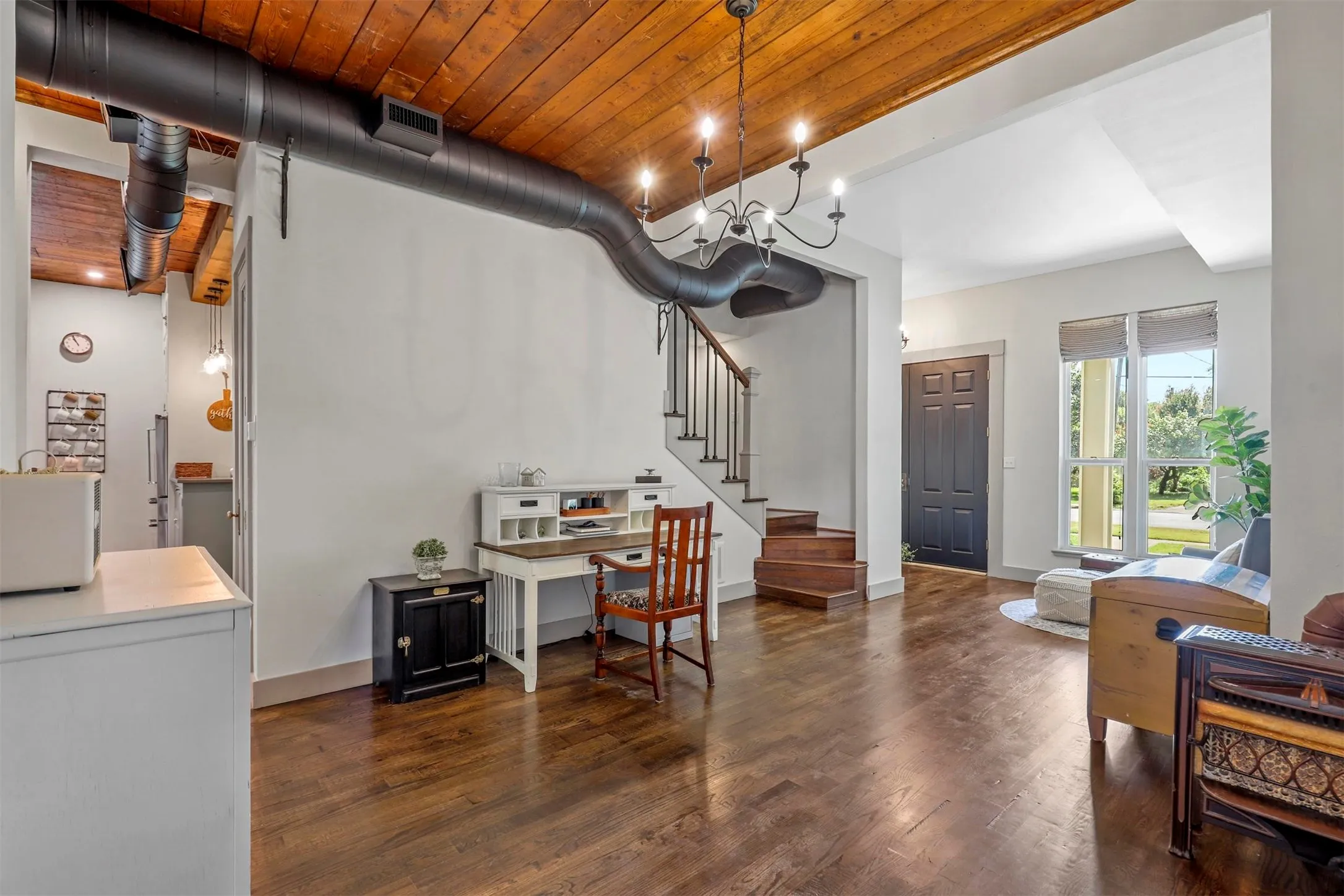 Second living or flex space