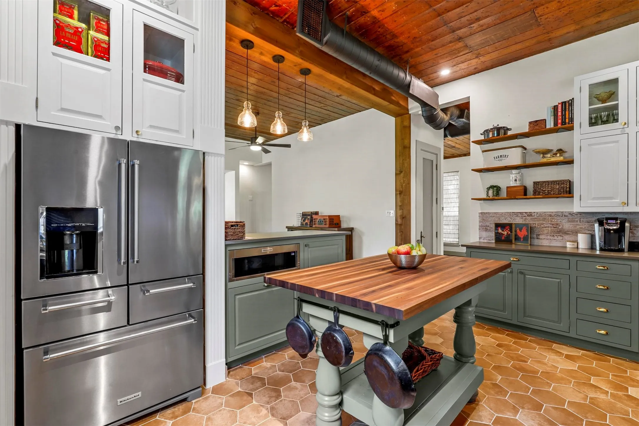 Single Family Residence For Sale in Ellis County , 115 N 1st Street, Midlothian, Texas 76065, 4 Bedroom, 3 Bathroom, 6 Garage spaces, 3,038 Sqft, built in 1902, Preowned, mls#21229897, Real Estate Agent in Midlothian, Homes For Sale in Ellis county, Homes For Sale in Midlothian, Realtor in Midlothian Texas, Real Estate Brokerage Independent Realty Texas, Luminita Cordes Realtor