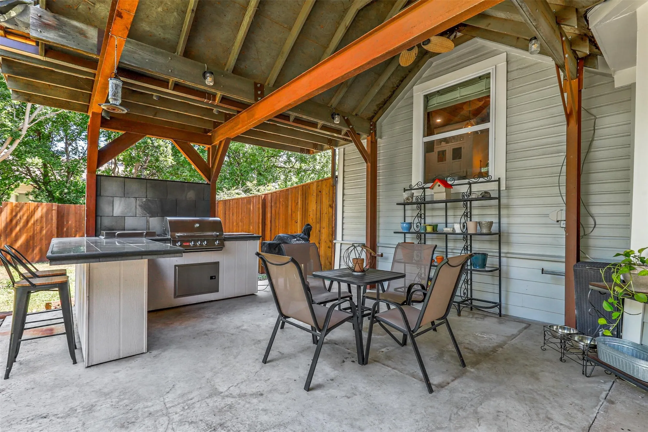 Spacious patio with built in grill