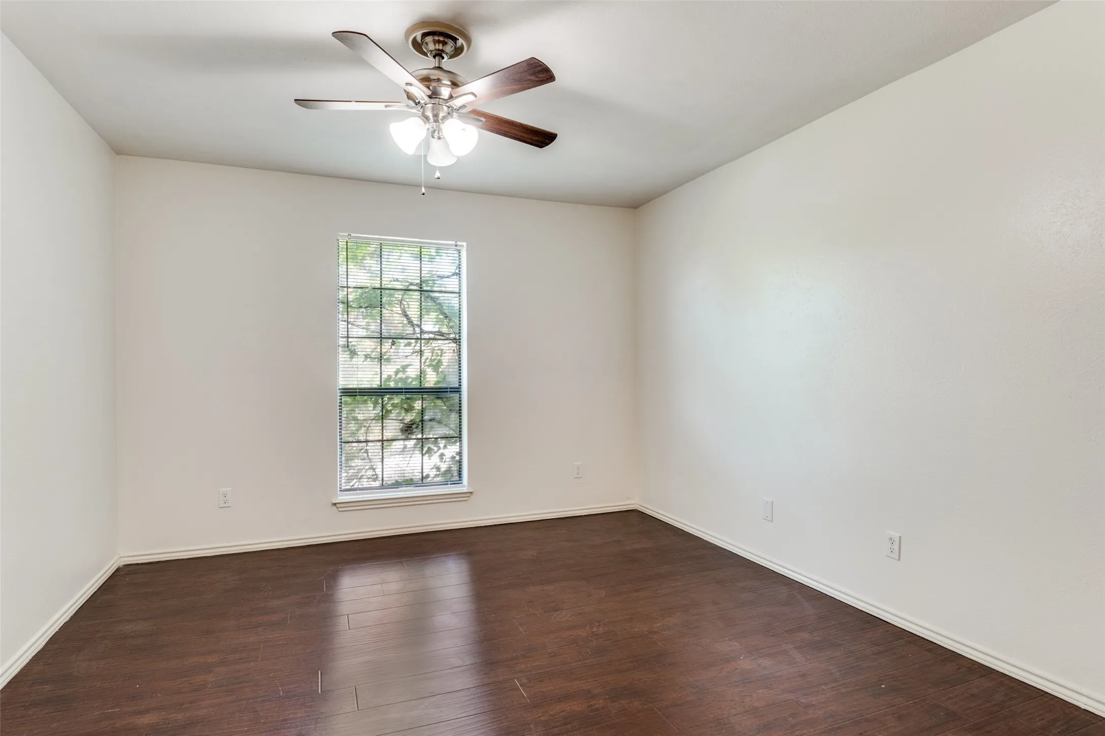 Condominium For Sale in Dallas County , 5902 Marvin Loving Drive 201, Garland, Texas 75043, 2 Bedroom, 2 Bathroom, Garage spaces, 929 Sqft, built in 1982, Preowned, mls#21227389, Real Estate Agent in Garland, Homes For Sale in Dallas county, Homes For Sale in Garland, Realtor in Garland Texas, Real Estate Brokerage Independent Realty Texas, Luminita Cordes Realtor