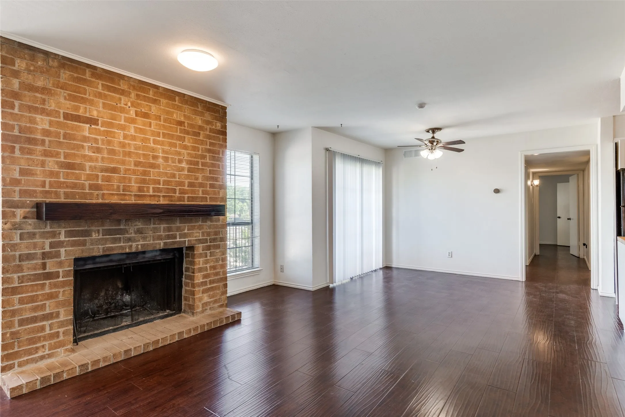 Condominium For Sale in Dallas County , 5902 Marvin Loving Drive 201, Garland, Texas 75043, 2 Bedroom, 2 Bathroom, Garage spaces, 929 Sqft, built in 1982, Preowned, mls#21227389, Real Estate Agent in Garland, Homes For Sale in Dallas county, Homes For Sale in Garland, Realtor in Garland Texas, Real Estate Brokerage Independent Realty Texas, Luminita Cordes Realtor