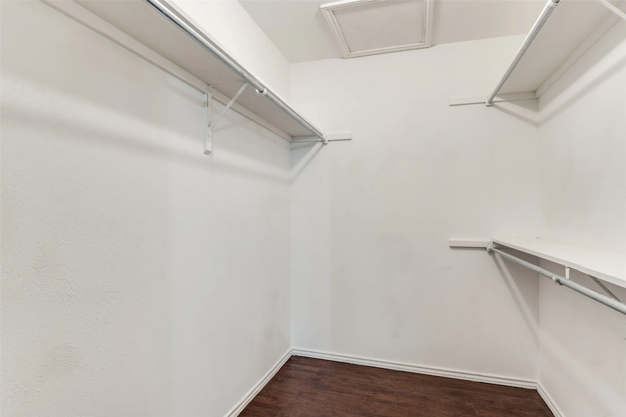 Condominium For Sale in Dallas County , 5902 Marvin Loving Drive 201, Garland, Texas 75043, 2 Bedroom, 2 Bathroom, Garage spaces, 929 Sqft, built in 1982, Preowned, mls#21227389, Real Estate Agent in Garland, Homes For Sale in Dallas county, Homes For Sale in Garland, Realtor in Garland Texas, Real Estate Brokerage Independent Realty Texas, Luminita Cordes Realtor