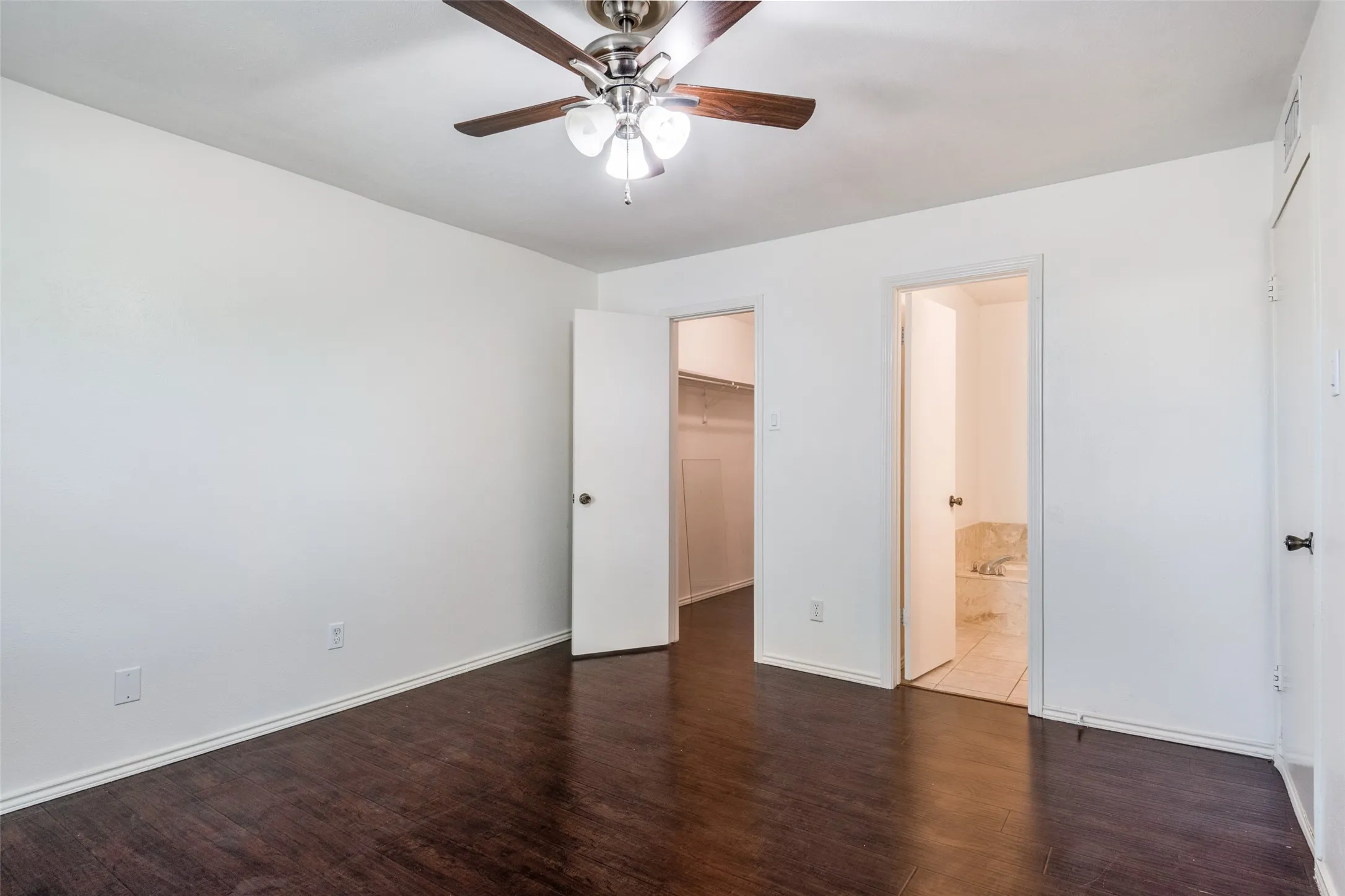 Condominium For Sale in Dallas County , 5902 Marvin Loving Drive 201, Garland, Texas 75043, 2 Bedroom, 2 Bathroom, Garage spaces, 929 Sqft, built in 1982, Preowned, mls#21227389, Real Estate Agent in Garland, Homes For Sale in Dallas county, Homes For Sale in Garland, Realtor in Garland Texas, Real Estate Brokerage Independent Realty Texas, Luminita Cordes Realtor