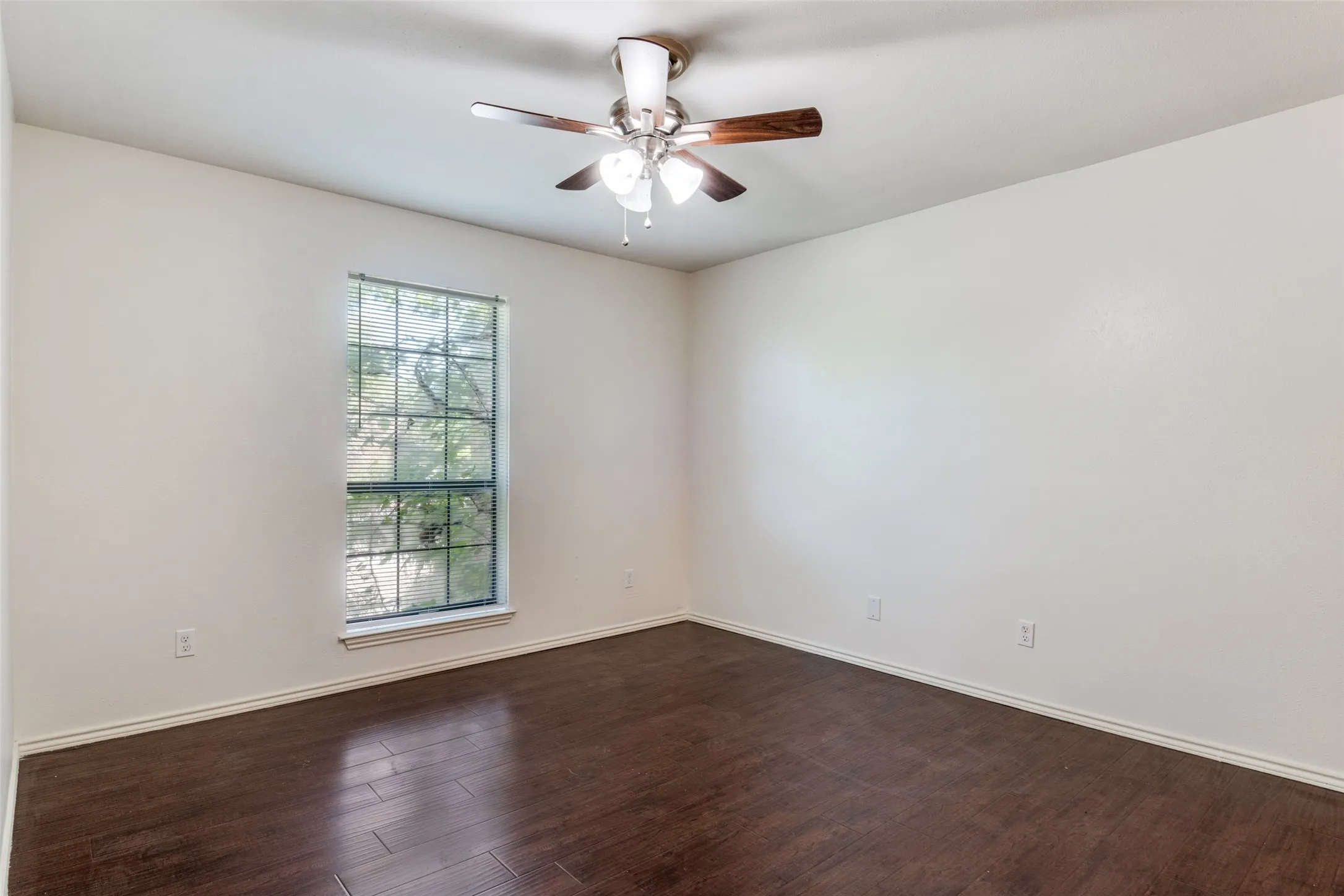 Condominium For Sale in Dallas County , 5902 Marvin Loving Drive 201, Garland, Texas 75043, 2 Bedroom, 2 Bathroom, Garage spaces, 929 Sqft, built in 1982, Preowned, mls#21227389, Real Estate Agent in Garland, Homes For Sale in Dallas county, Homes For Sale in Garland, Realtor in Garland Texas, Real Estate Brokerage Independent Realty Texas, Luminita Cordes Realtor