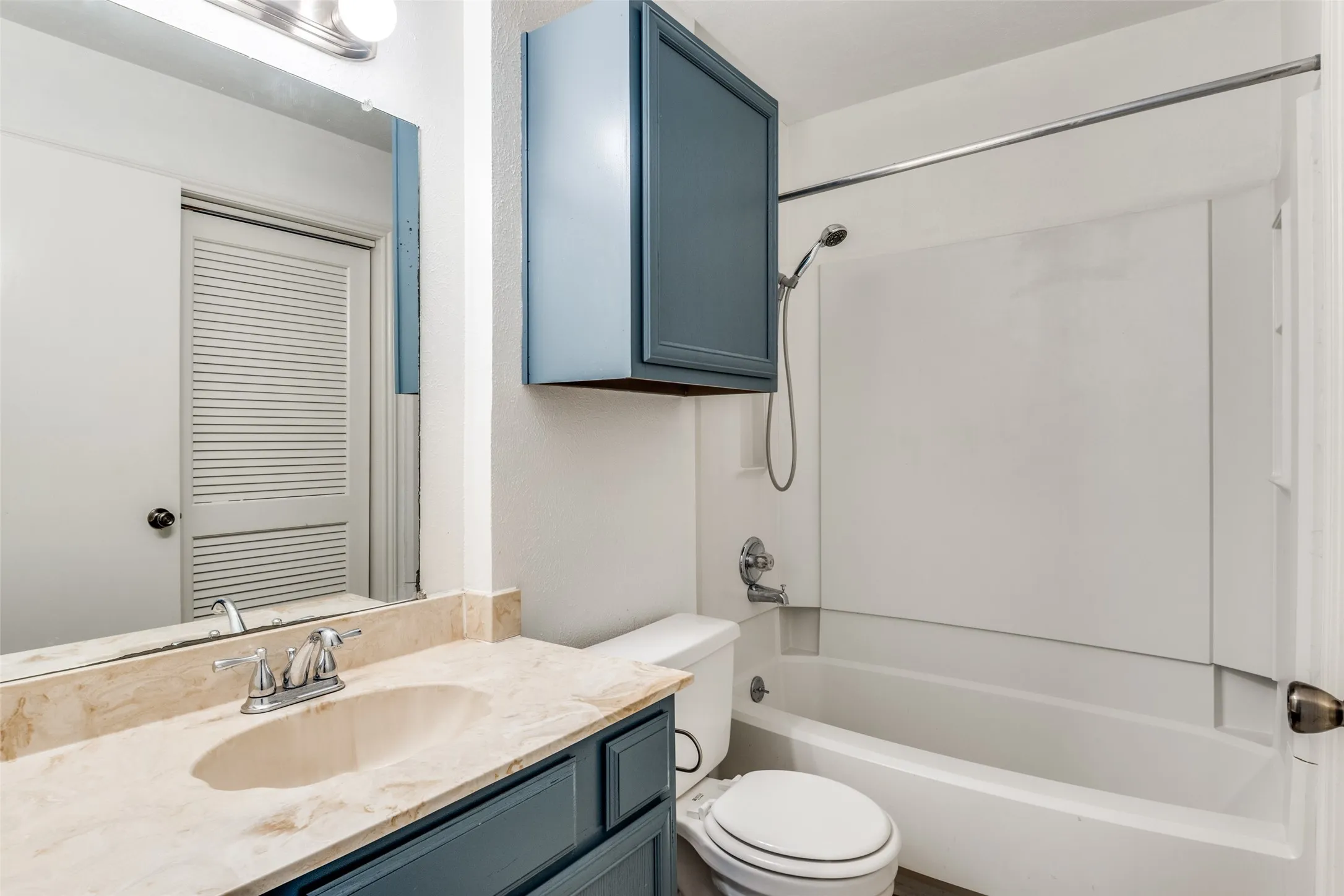 Condominium For Sale in Dallas County , 5902 Marvin Loving Drive 201, Garland, Texas 75043, 2 Bedroom, 2 Bathroom, Garage spaces, 929 Sqft, built in 1982, Preowned, mls#21227389, Real Estate Agent in Garland, Homes For Sale in Dallas county, Homes For Sale in Garland, Realtor in Garland Texas, Real Estate Brokerage Independent Realty Texas, Luminita Cordes Realtor