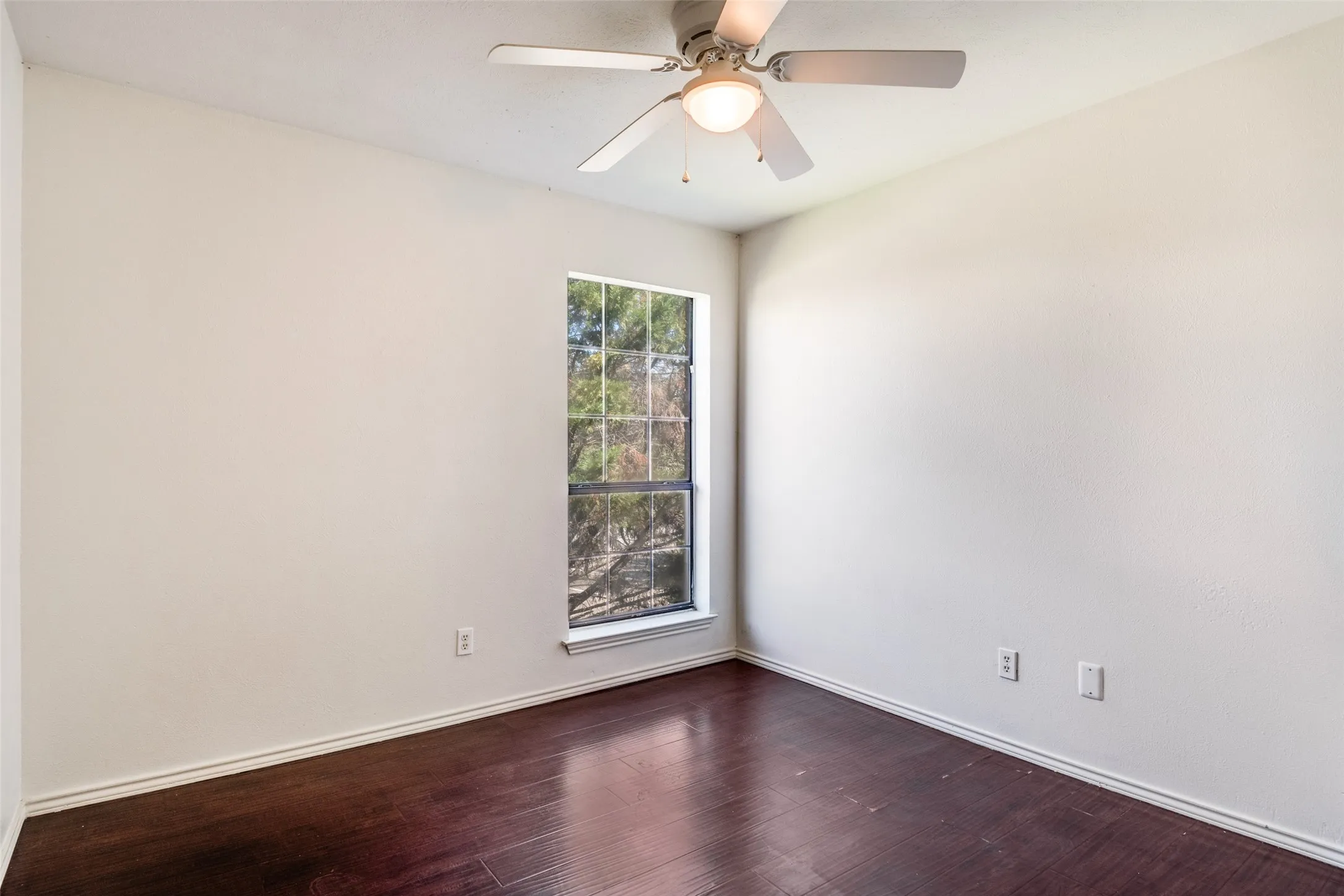 Condominium For Sale in Dallas County , 5902 Marvin Loving Drive 201, Garland, Texas 75043, 2 Bedroom, 2 Bathroom, Garage spaces, 929 Sqft, built in 1982, Preowned, mls#21227389, Real Estate Agent in Garland, Homes For Sale in Dallas county, Homes For Sale in Garland, Realtor in Garland Texas, Real Estate Brokerage Independent Realty Texas, Luminita Cordes Realtor