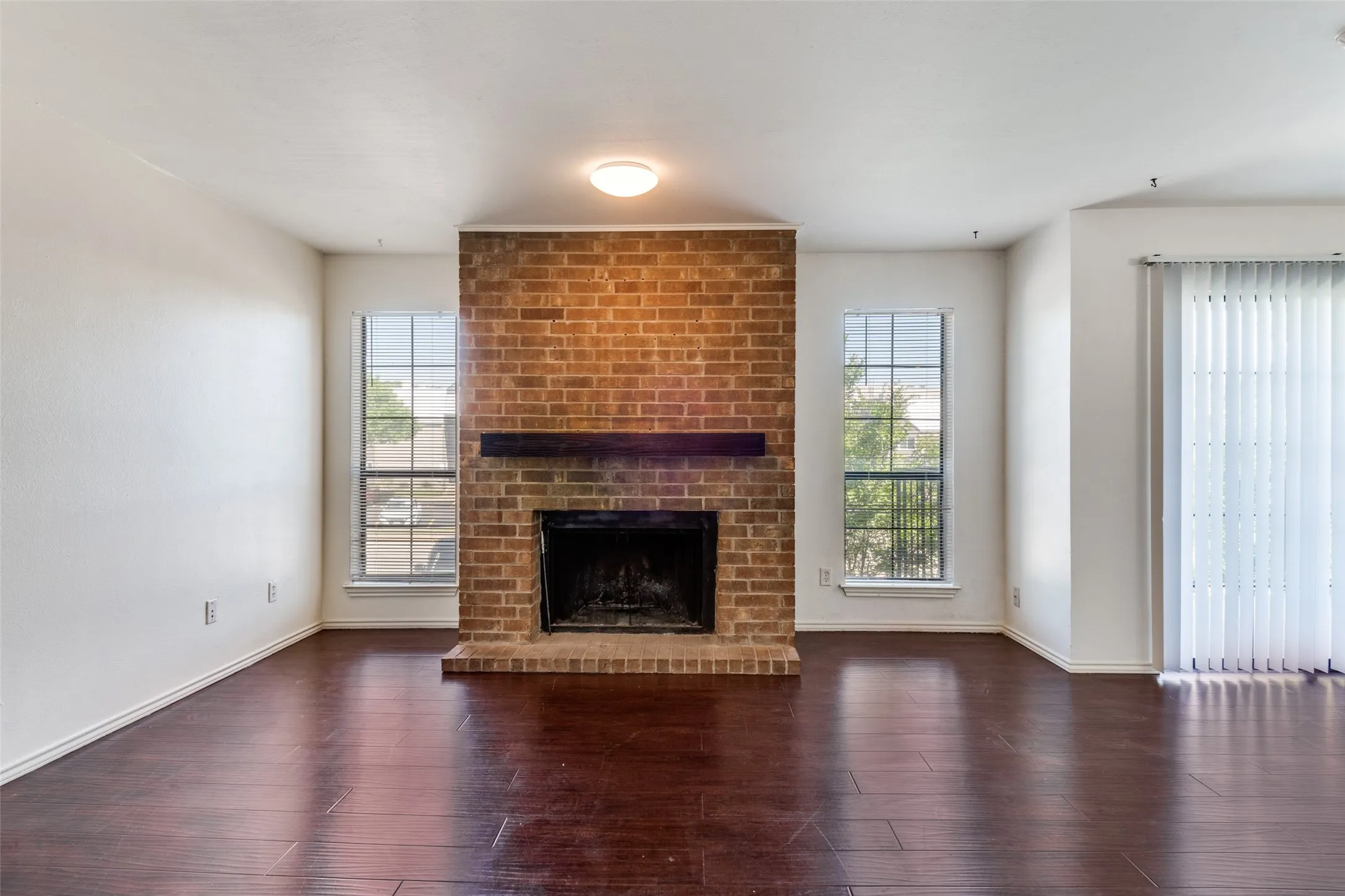 Condominium For Sale in Dallas County , 5902 Marvin Loving Drive 201, Garland, Texas 75043, 2 Bedroom, 2 Bathroom, Garage spaces, 929 Sqft, built in 1982, Preowned, mls#21227389, Real Estate Agent in Garland, Homes For Sale in Dallas county, Homes For Sale in Garland, Realtor in Garland Texas, Real Estate Brokerage Independent Realty Texas, Luminita Cordes Realtor