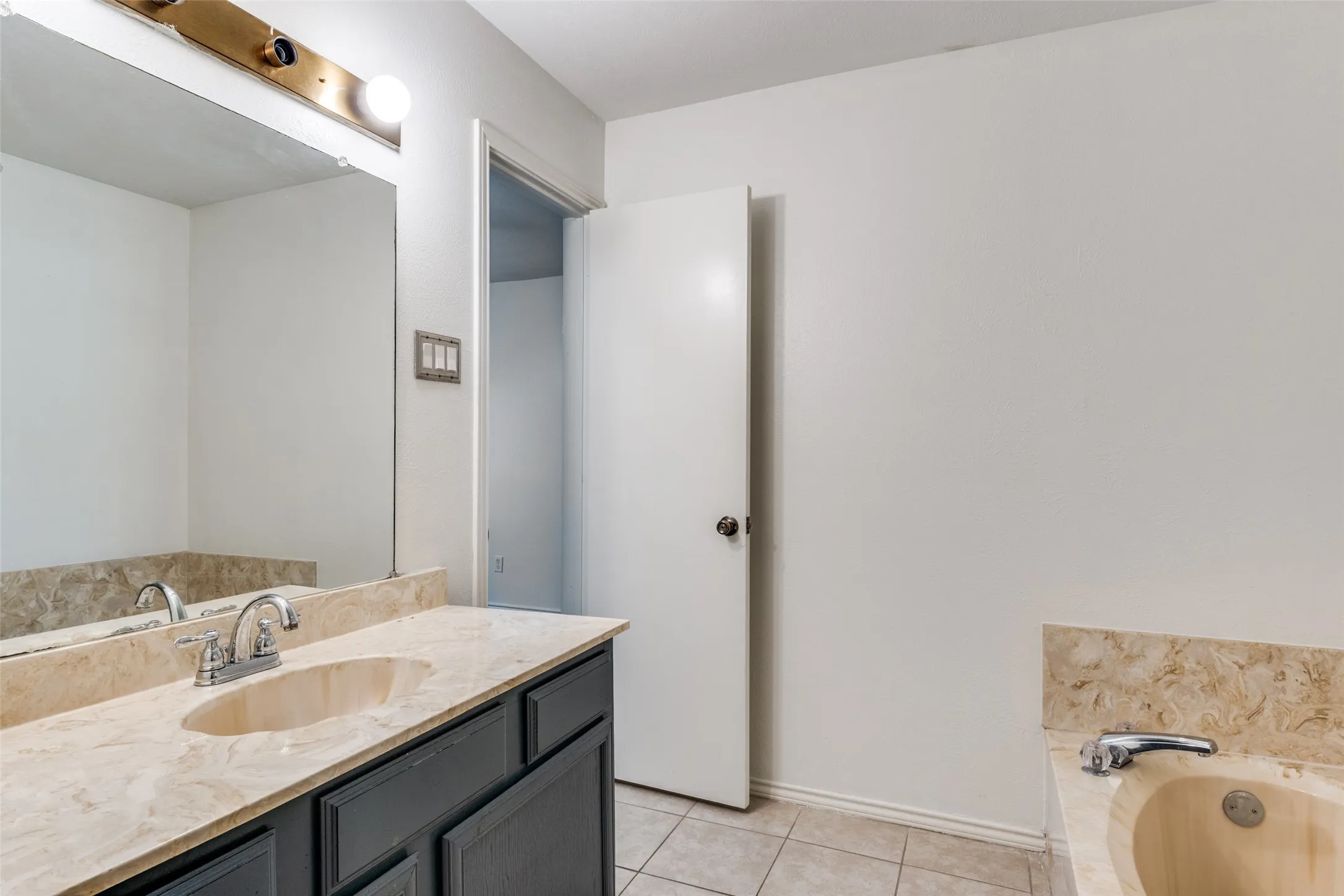 Condominium For Sale in Dallas County , 5902 Marvin Loving Drive 201, Garland, Texas 75043, 2 Bedroom, 2 Bathroom, Garage spaces, 929 Sqft, built in 1982, Preowned, mls#21227389, Real Estate Agent in Garland, Homes For Sale in Dallas county, Homes For Sale in Garland, Realtor in Garland Texas, Real Estate Brokerage Independent Realty Texas, Luminita Cordes Realtor