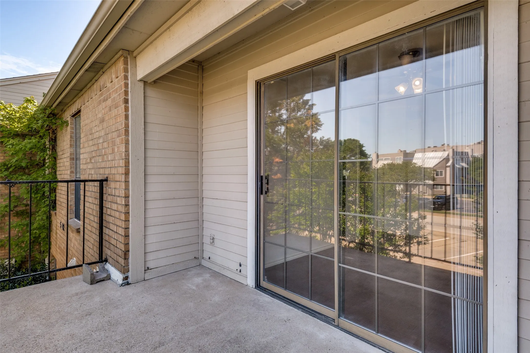 Condominium For Sale in Dallas County , 5902 Marvin Loving Drive 201, Garland, Texas 75043, 2 Bedroom, 2 Bathroom, Garage spaces, 929 Sqft, built in 1982, Preowned, mls#21227389, Real Estate Agent in Garland, Homes For Sale in Dallas county, Homes For Sale in Garland, Realtor in Garland Texas, Real Estate Brokerage Independent Realty Texas, Luminita Cordes Realtor