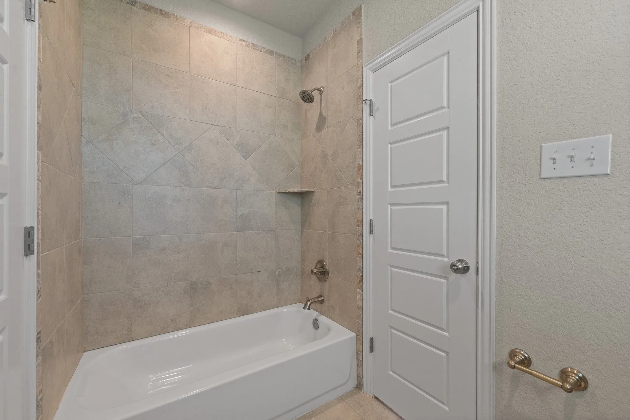 Single Family Residence For Sale in Parker County , 1001 Resolute Road, Millsap, Texas 76066, 3 Bedrooms, 3 Bathrooms, 2 Garage spaces, 2,236 Sqft, built in 2021, Preowned, Price $779,900, mls#21224628, Real Estate Agent in Millsap, Homes For Sale in Parker county, Homes For Sale in Millsap, Realtor in Millsap Texas, Real Estate Brokerage Independent Realty Texas, Luminita Cordes Realtor
