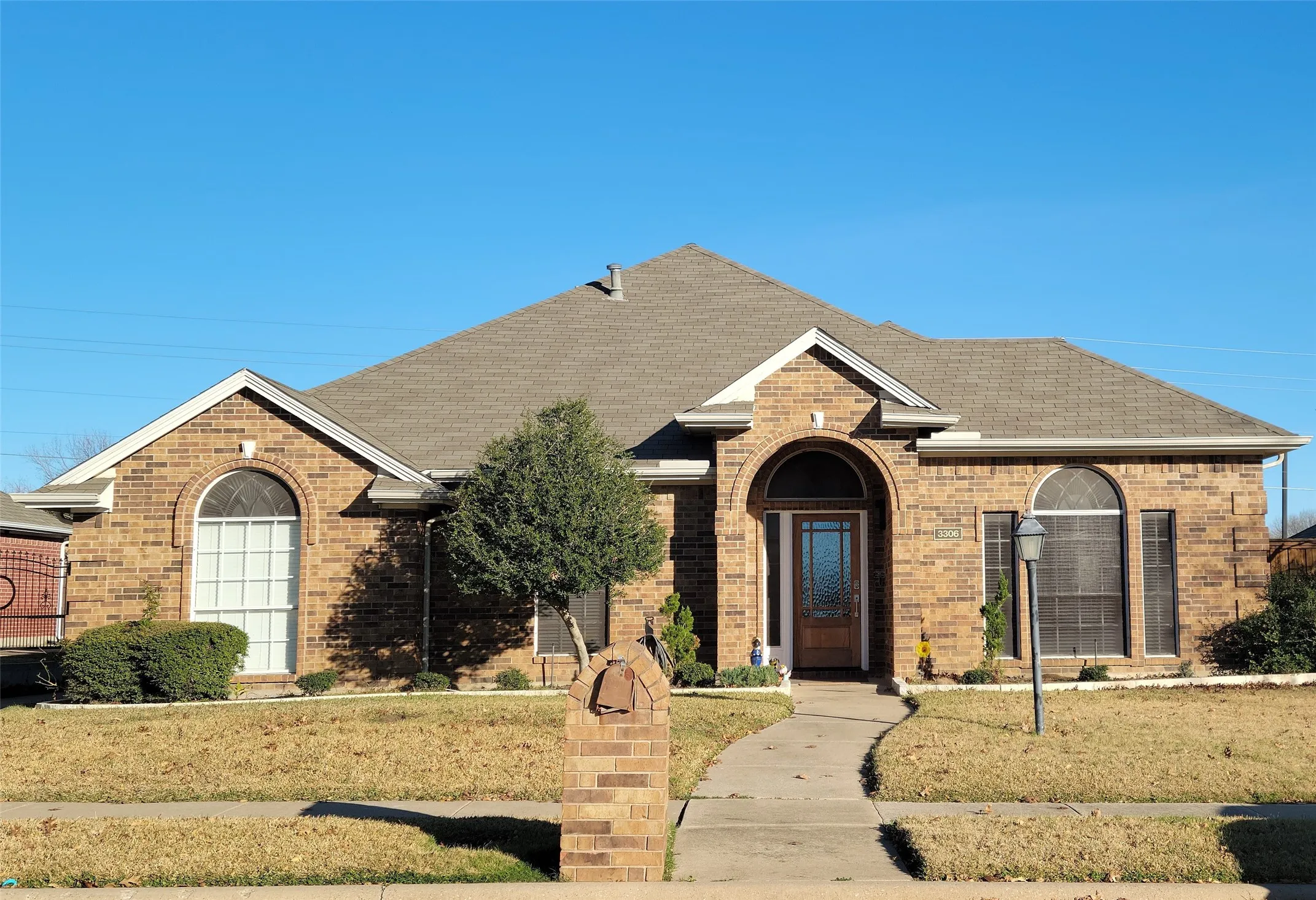 Single Family Residence For Rent in Denton County , 3306 Ashleaf Drive, Carrollton, Texas 75007, 4 Bedroom, 2 Bathroom, 2 Garage spaces, 2,019 Sqft, built in 1991, mls#21229982, Real Estate Agent in Carrollton, Homes For Rent in Denton county, Homes For Rent in Carrollton, Realtor in Carrollton Texas, Real Estate Brokerage Independent Realty Texas, Luminita Cordes Realtor