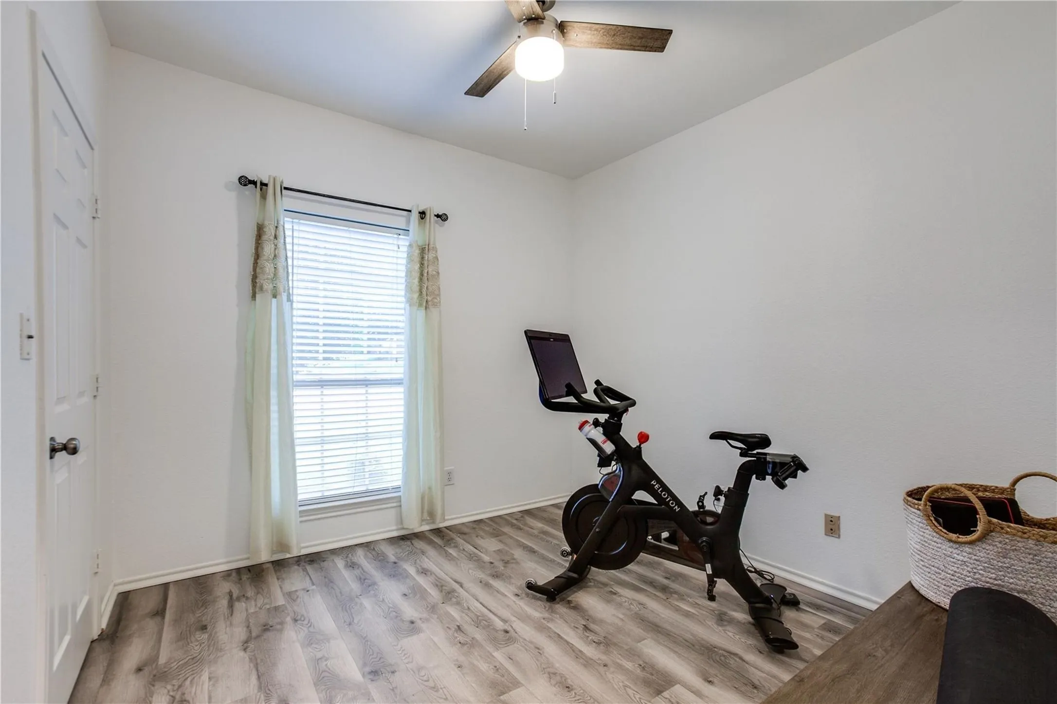 Single Family Residence For Rent in Denton County , 3306 Ashleaf Drive, Carrollton, Texas 75007, 4 Bedroom, 2 Bathroom, 2 Garage spaces, 2,019 Sqft, built in 1991, mls#21229982, Real Estate Agent in Carrollton, Homes For Rent in Denton county, Homes For Rent in Carrollton, Realtor in Carrollton Texas, Real Estate Brokerage Independent Realty Texas, Luminita Cordes Realtor
