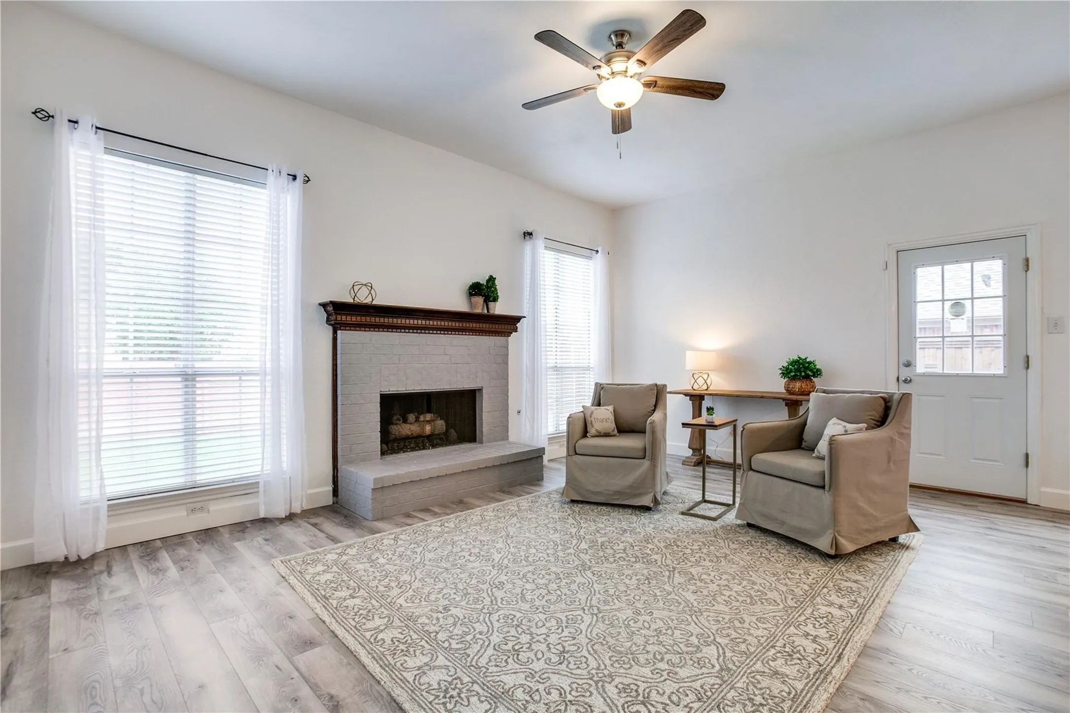 Single Family Residence For Rent in Denton County , 3306 Ashleaf Drive, Carrollton, Texas 75007, 4 Bedroom, 2 Bathroom, 2 Garage spaces, 2,019 Sqft, built in 1991, mls#21229982, Real Estate Agent in Carrollton, Homes For Rent in Denton county, Homes For Rent in Carrollton, Realtor in Carrollton Texas, Real Estate Brokerage Independent Realty Texas, Luminita Cordes Realtor