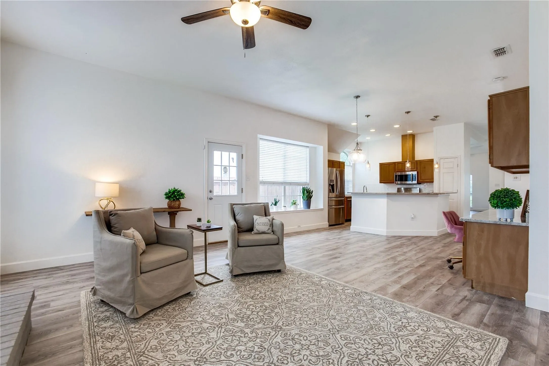 Single Family Residence For Rent in Denton County , 3306 Ashleaf Drive, Carrollton, Texas 75007, 4 Bedroom, 2 Bathroom, 2 Garage spaces, 2,019 Sqft, built in 1991, mls#21229982, Real Estate Agent in Carrollton, Homes For Rent in Denton county, Homes For Rent in Carrollton, Realtor in Carrollton Texas, Real Estate Brokerage Independent Realty Texas, Luminita Cordes Realtor