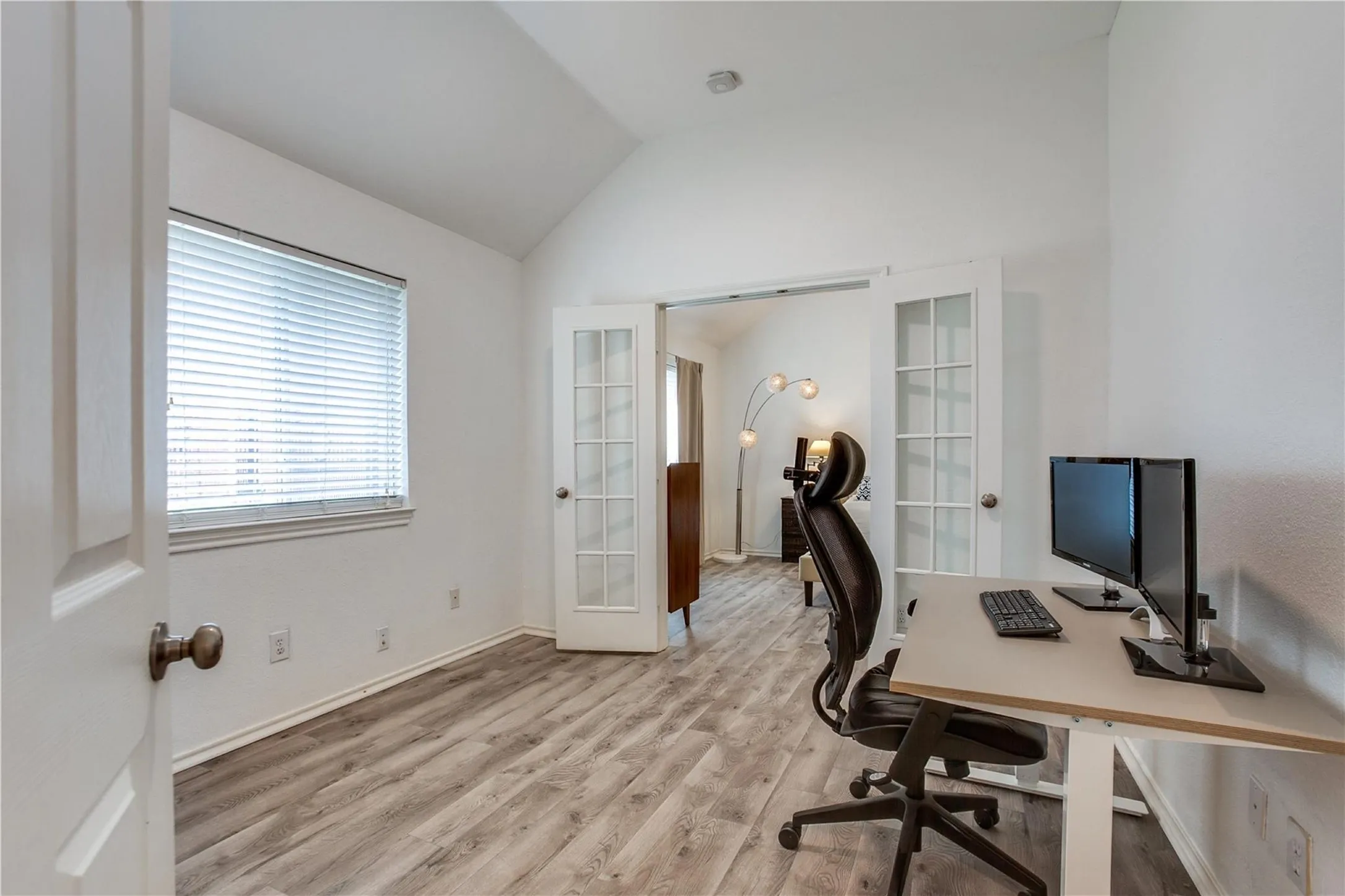 Single Family Residence For Rent in Denton County , 3306 Ashleaf Drive, Carrollton, Texas 75007, 4 Bedroom, 2 Bathroom, 2 Garage spaces, 2,019 Sqft, built in 1991, mls#21229982, Real Estate Agent in Carrollton, Homes For Rent in Denton county, Homes For Rent in Carrollton, Realtor in Carrollton Texas, Real Estate Brokerage Independent Realty Texas, Luminita Cordes Realtor