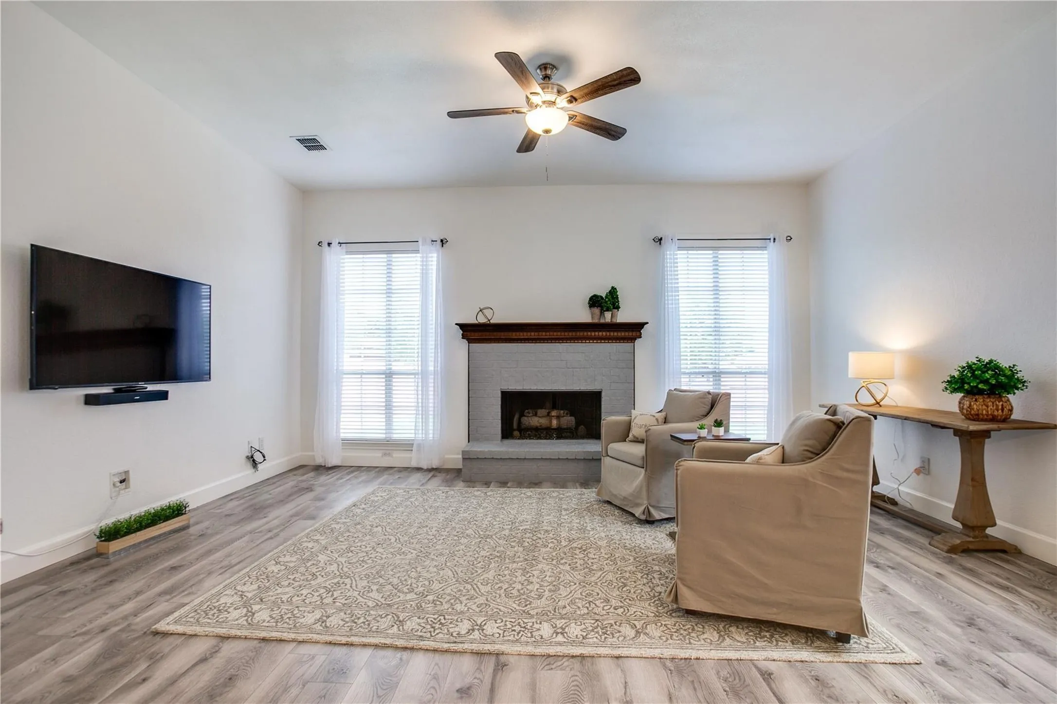 Single Family Residence For Rent in Denton County , 3306 Ashleaf Drive, Carrollton, Texas 75007, 4 Bedroom, 2 Bathroom, 2 Garage spaces, 2,019 Sqft, built in 1991, mls#21229982, Real Estate Agent in Carrollton, Homes For Rent in Denton county, Homes For Rent in Carrollton, Realtor in Carrollton Texas, Real Estate Brokerage Independent Realty Texas, Luminita Cordes Realtor