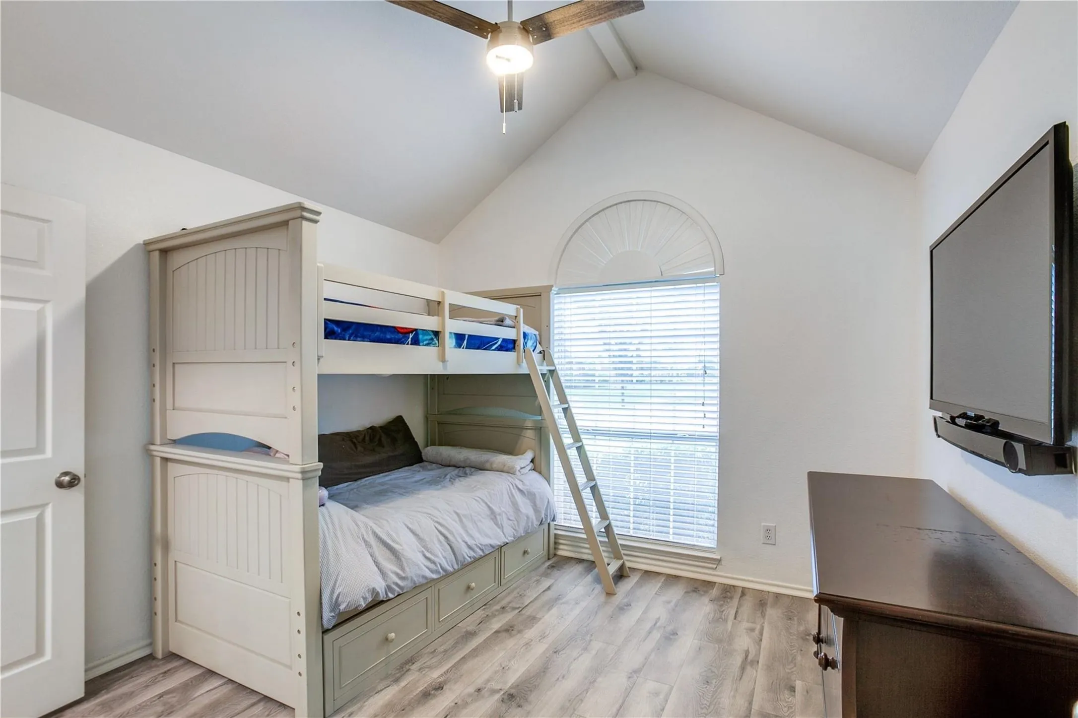 Single Family Residence For Rent in Denton County , 3306 Ashleaf Drive, Carrollton, Texas 75007, 4 Bedroom, 2 Bathroom, 2 Garage spaces, 2,019 Sqft, built in 1991, mls#21229982, Real Estate Agent in Carrollton, Homes For Rent in Denton county, Homes For Rent in Carrollton, Realtor in Carrollton Texas, Real Estate Brokerage Independent Realty Texas, Luminita Cordes Realtor