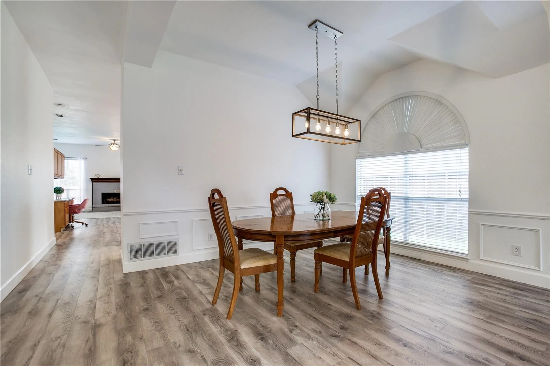 Single Family Residence For Rent in Denton County , 3306 Ashleaf Drive, Carrollton, Texas 75007, 4 Bedroom, 2 Bathroom, 2 Garage spaces, 2,019 Sqft, built in 1991, mls#21229982, Real Estate Agent in Carrollton, Homes For Rent in Denton county, Homes For Rent in Carrollton, Realtor in Carrollton Texas, Real Estate Brokerage Independent Realty Texas, Luminita Cordes Realtor