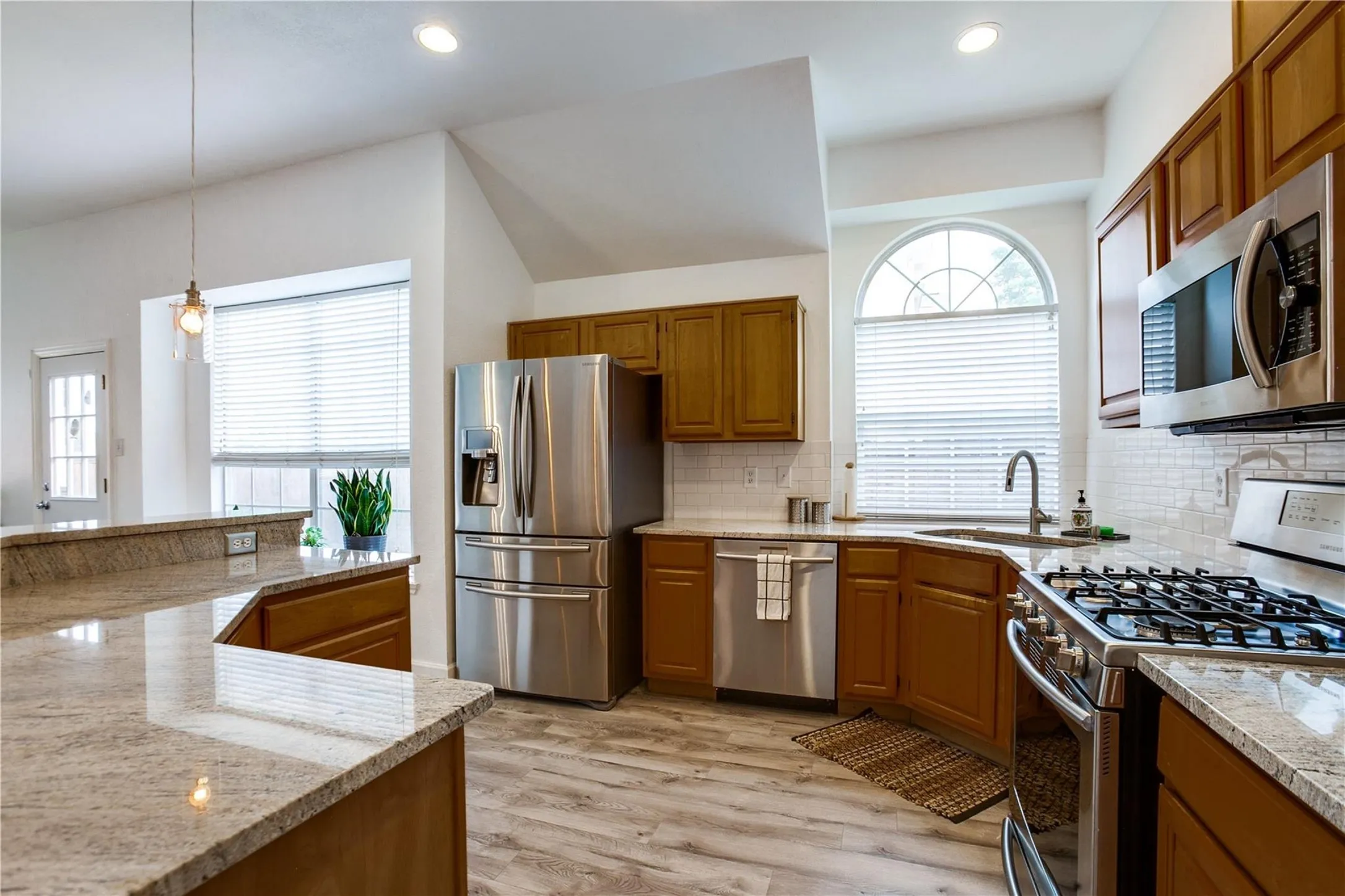 Single Family Residence For Rent in Denton County , 3306 Ashleaf Drive, Carrollton, Texas 75007, 4 Bedroom, 2 Bathroom, 2 Garage spaces, 2,019 Sqft, built in 1991, mls#21229982, Real Estate Agent in Carrollton, Homes For Rent in Denton county, Homes For Rent in Carrollton, Realtor in Carrollton Texas, Real Estate Brokerage Independent Realty Texas, Luminita Cordes Realtor
