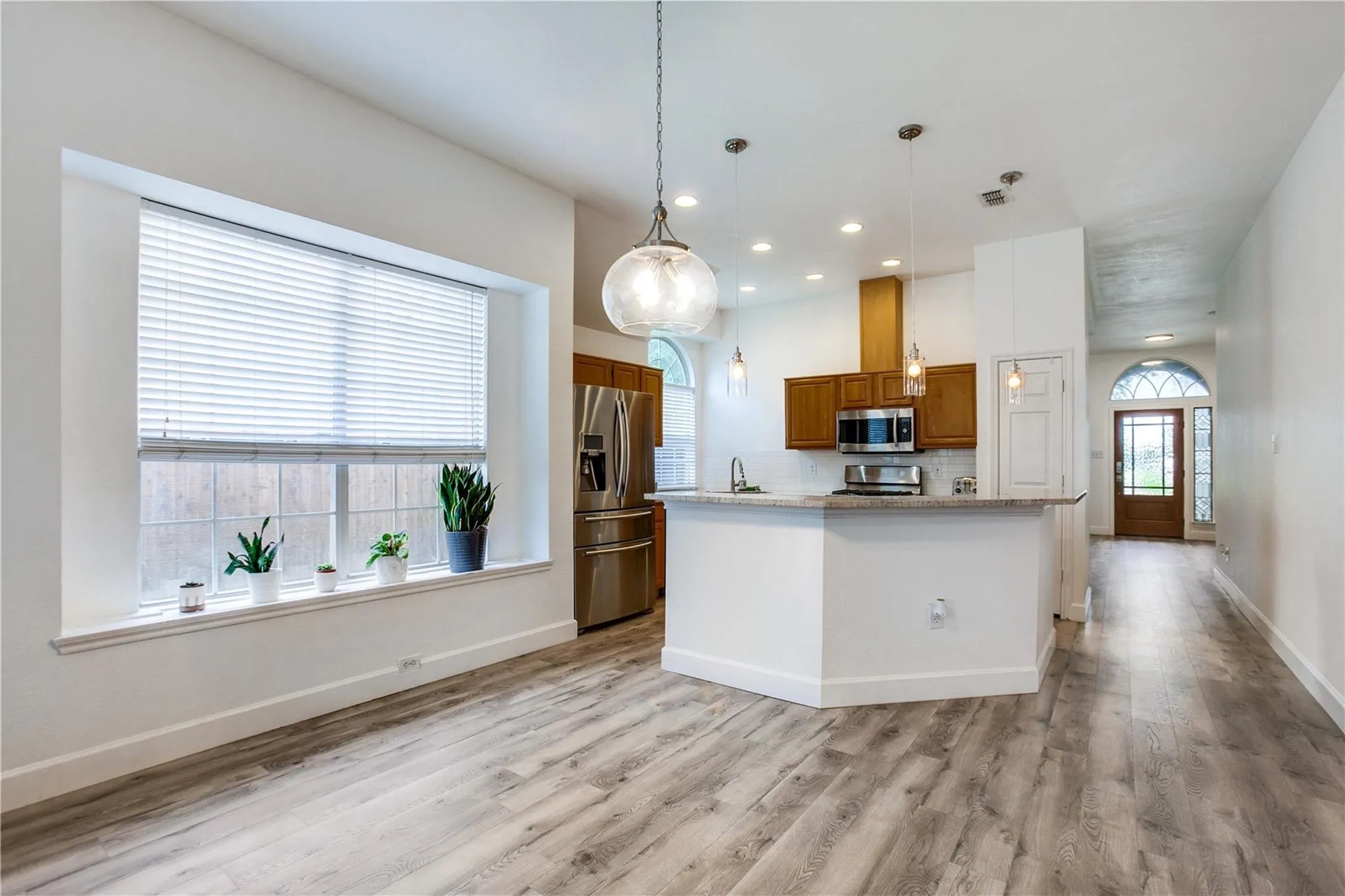 Single Family Residence For Rent in Denton County , 3306 Ashleaf Drive, Carrollton, Texas 75007, 4 Bedroom, 2 Bathroom, 2 Garage spaces, 2,019 Sqft, built in 1991, mls#21229982, Real Estate Agent in Carrollton, Homes For Rent in Denton county, Homes For Rent in Carrollton, Realtor in Carrollton Texas, Real Estate Brokerage Independent Realty Texas, Luminita Cordes Realtor