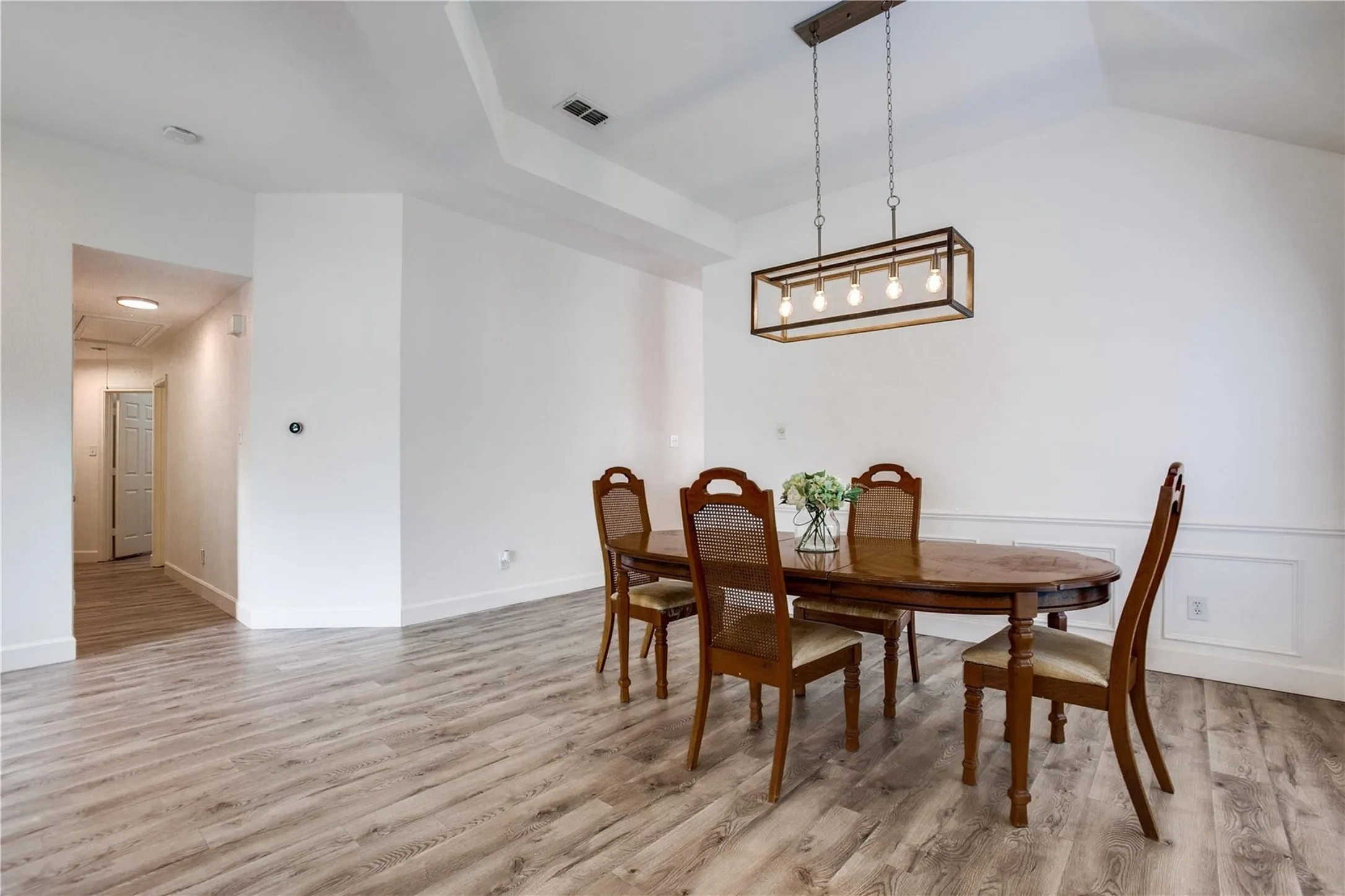 Single Family Residence For Rent in Denton County , 3306 Ashleaf Drive, Carrollton, Texas 75007, 4 Bedroom, 2 Bathroom, 2 Garage spaces, 2,019 Sqft, built in 1991, mls#21229982, Real Estate Agent in Carrollton, Homes For Rent in Denton county, Homes For Rent in Carrollton, Realtor in Carrollton Texas, Real Estate Brokerage Independent Realty Texas, Luminita Cordes Realtor
