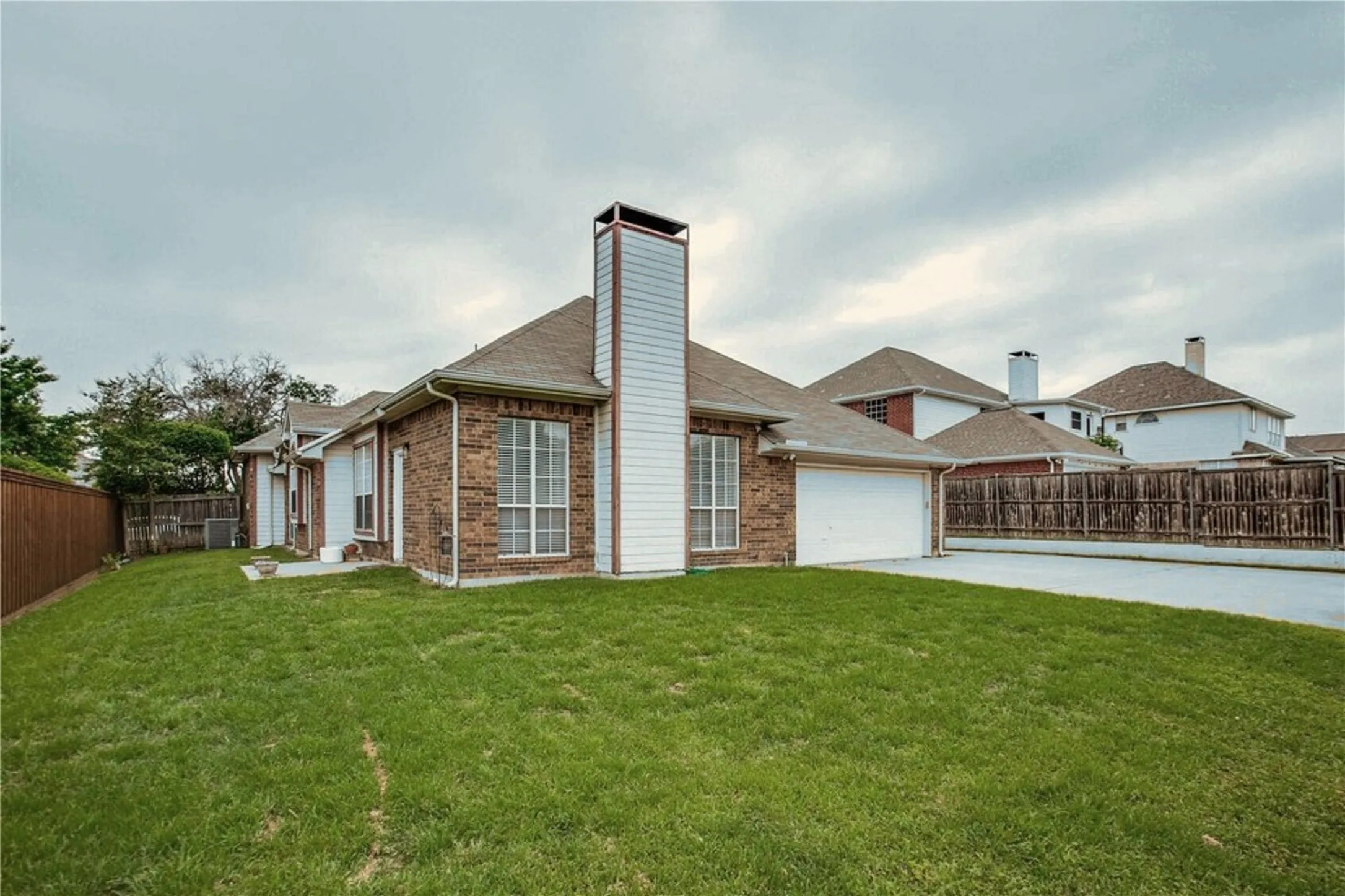 Single Family Residence For Rent in Denton County , 3306 Ashleaf Drive, Carrollton, Texas 75007, 4 Bedroom, 2 Bathroom, 2 Garage spaces, 2,019 Sqft, built in 1991, mls#21229982, Real Estate Agent in Carrollton, Homes For Rent in Denton county, Homes For Rent in Carrollton, Realtor in Carrollton Texas, Real Estate Brokerage Independent Realty Texas, Luminita Cordes Realtor