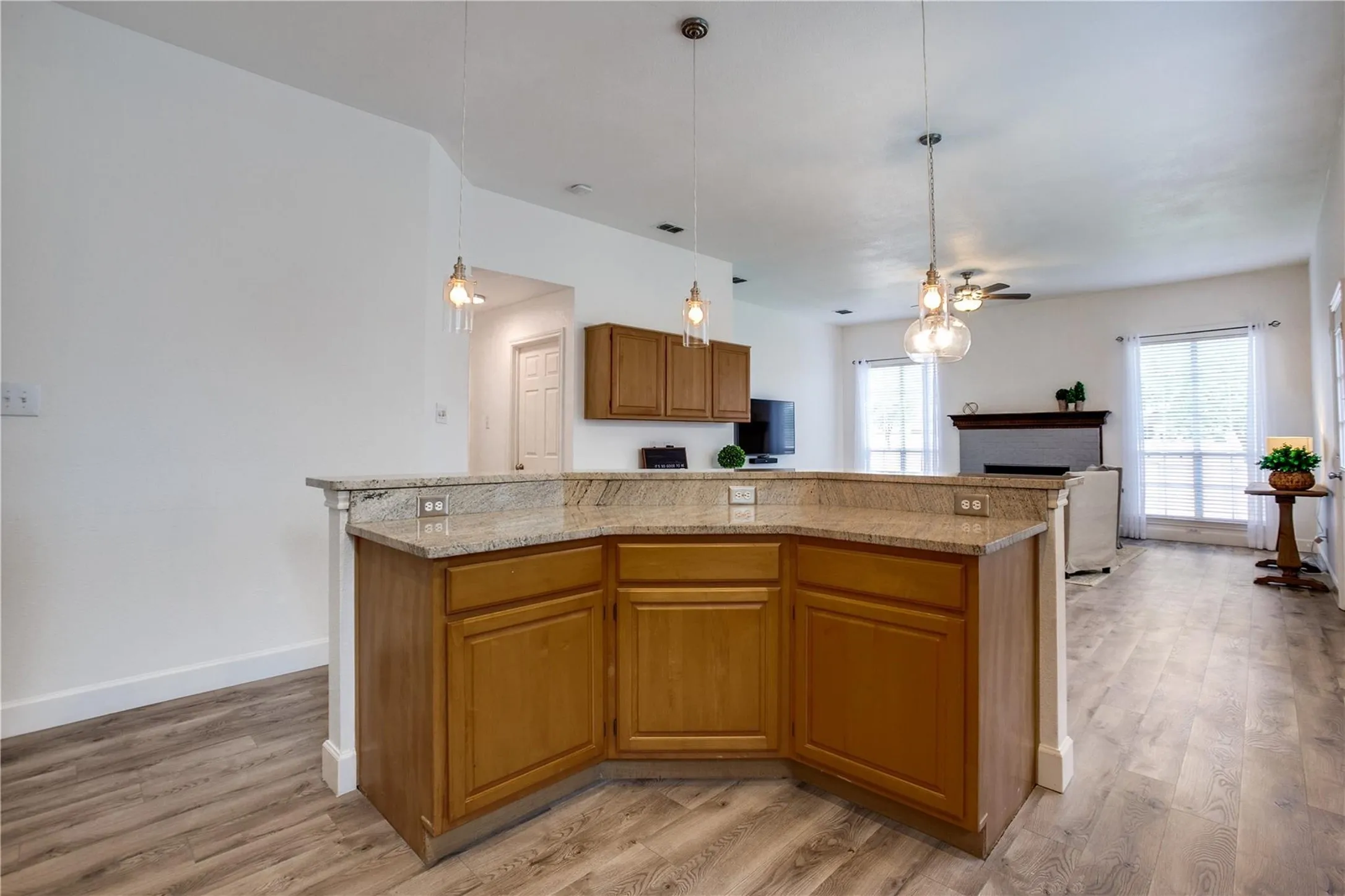 Single Family Residence For Rent in Denton County , 3306 Ashleaf Drive, Carrollton, Texas 75007, 4 Bedroom, 2 Bathroom, 2 Garage spaces, 2,019 Sqft, built in 1991, mls#21229982, Real Estate Agent in Carrollton, Homes For Rent in Denton county, Homes For Rent in Carrollton, Realtor in Carrollton Texas, Real Estate Brokerage Independent Realty Texas, Luminita Cordes Realtor