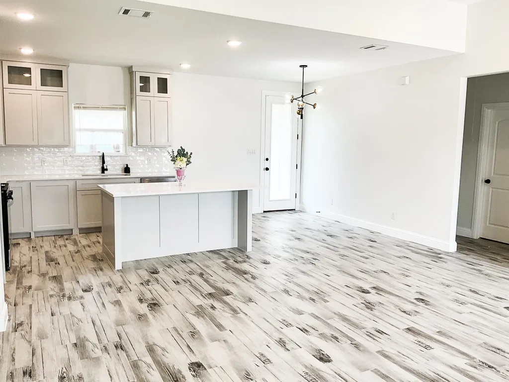 Single Family Residence For Sale in Johnson County , 201 Bluff Court, Godley, Texas 76044, 3 Bedroom, 4 Bathroom, 2 Garage spaces, 2,074 Sqft, built in 2025, New Construction - Complete, mls#21229990, Real Estate Agent in Godley, Homes For Sale in Johnson county, Homes For Sale in Godley, Realtor in Godley Texas, Real Estate Brokerage Independent Realty Texas, Luminita Cordes Realtor