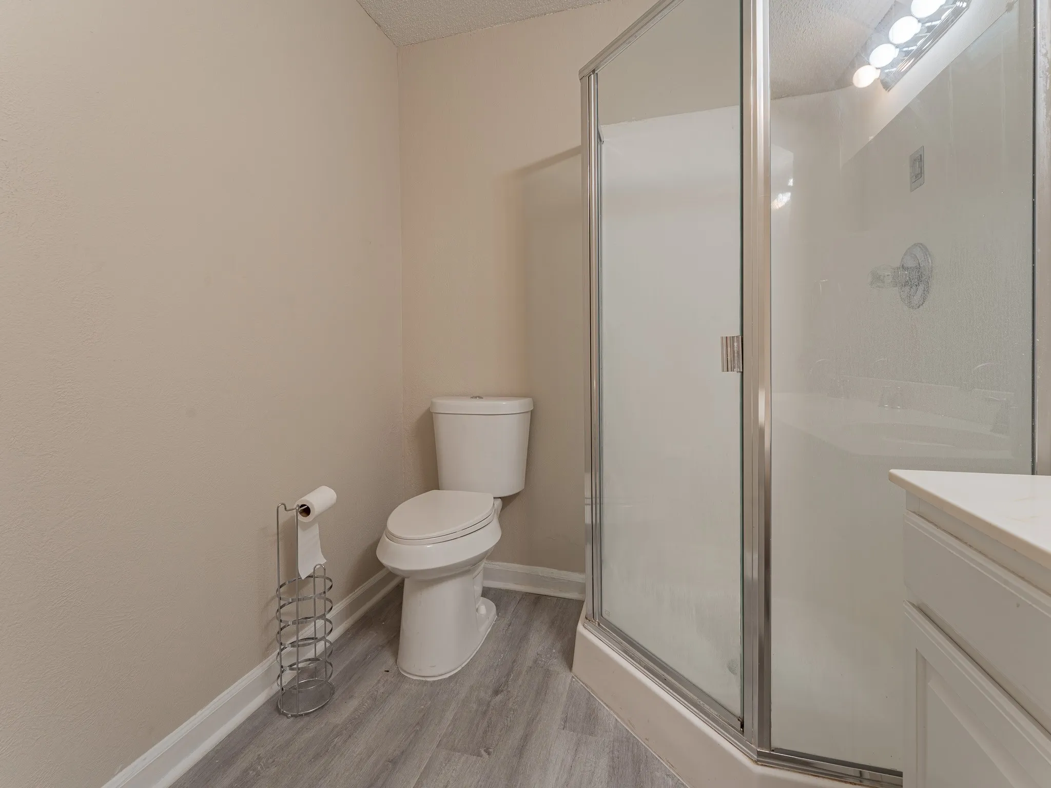 Single Family Residence For Rent in Tarrant County , 5807 Rock Meadow Trail, Arlington, Texas 76017, 3 Bedroom, 2 Bathroom, 2 Garage spaces, 2,020 Sqft, built in 1998, mls#21229999, Real Estate Agent in Arlington, Homes For Rent in Tarrant county, Homes For Rent in Arlington, Realtor in Arlington Texas, Real Estate Brokerage Independent Realty Texas, Luminita Cordes Realtor