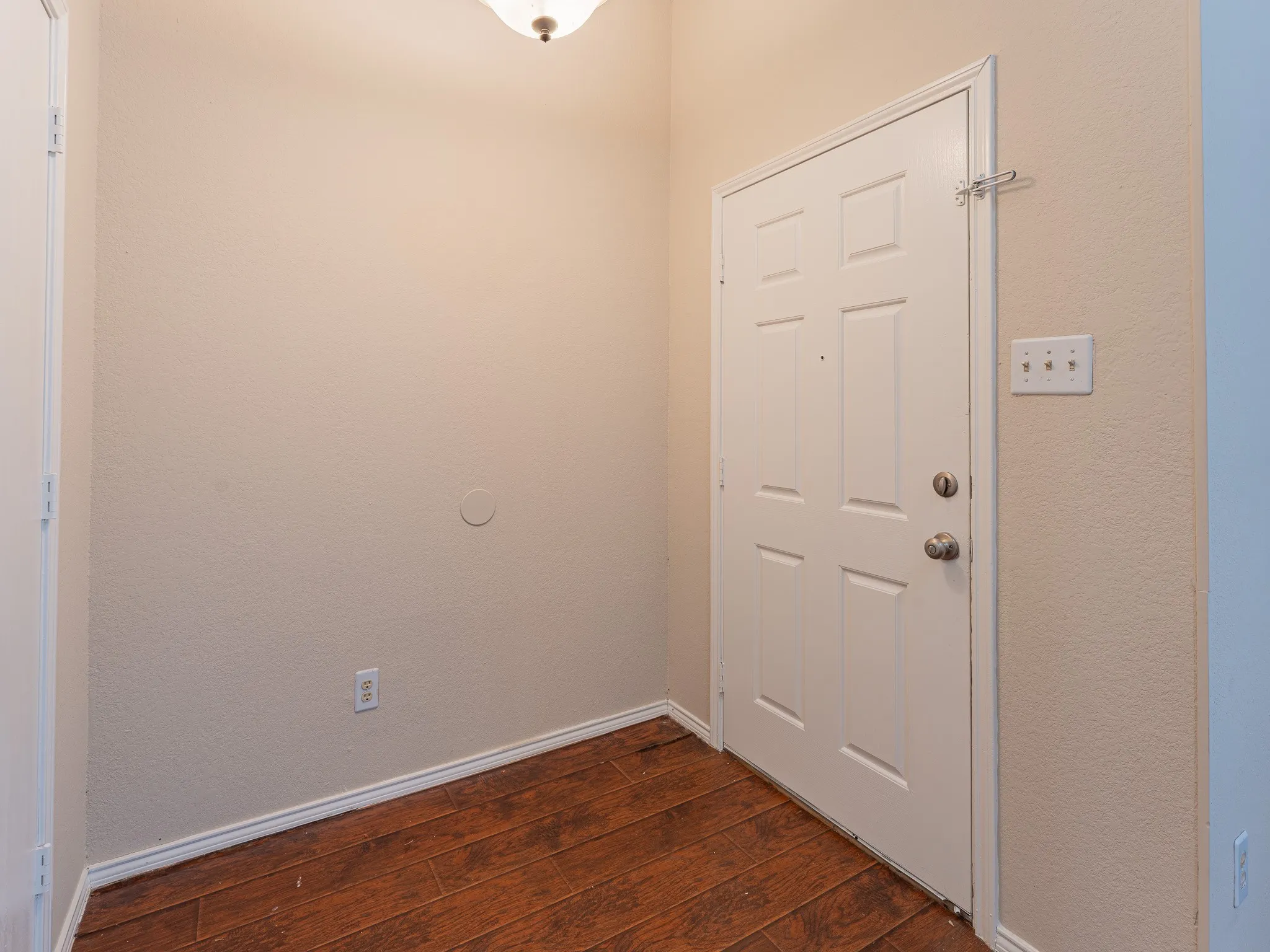 Single Family Residence For Rent in Tarrant County , 5807 Rock Meadow Trail, Arlington, Texas 76017, 3 Bedroom, 2 Bathroom, 2 Garage spaces, 2,020 Sqft, built in 1998, mls#21229999, Real Estate Agent in Arlington, Homes For Rent in Tarrant county, Homes For Rent in Arlington, Realtor in Arlington Texas, Real Estate Brokerage Independent Realty Texas, Luminita Cordes Realtor