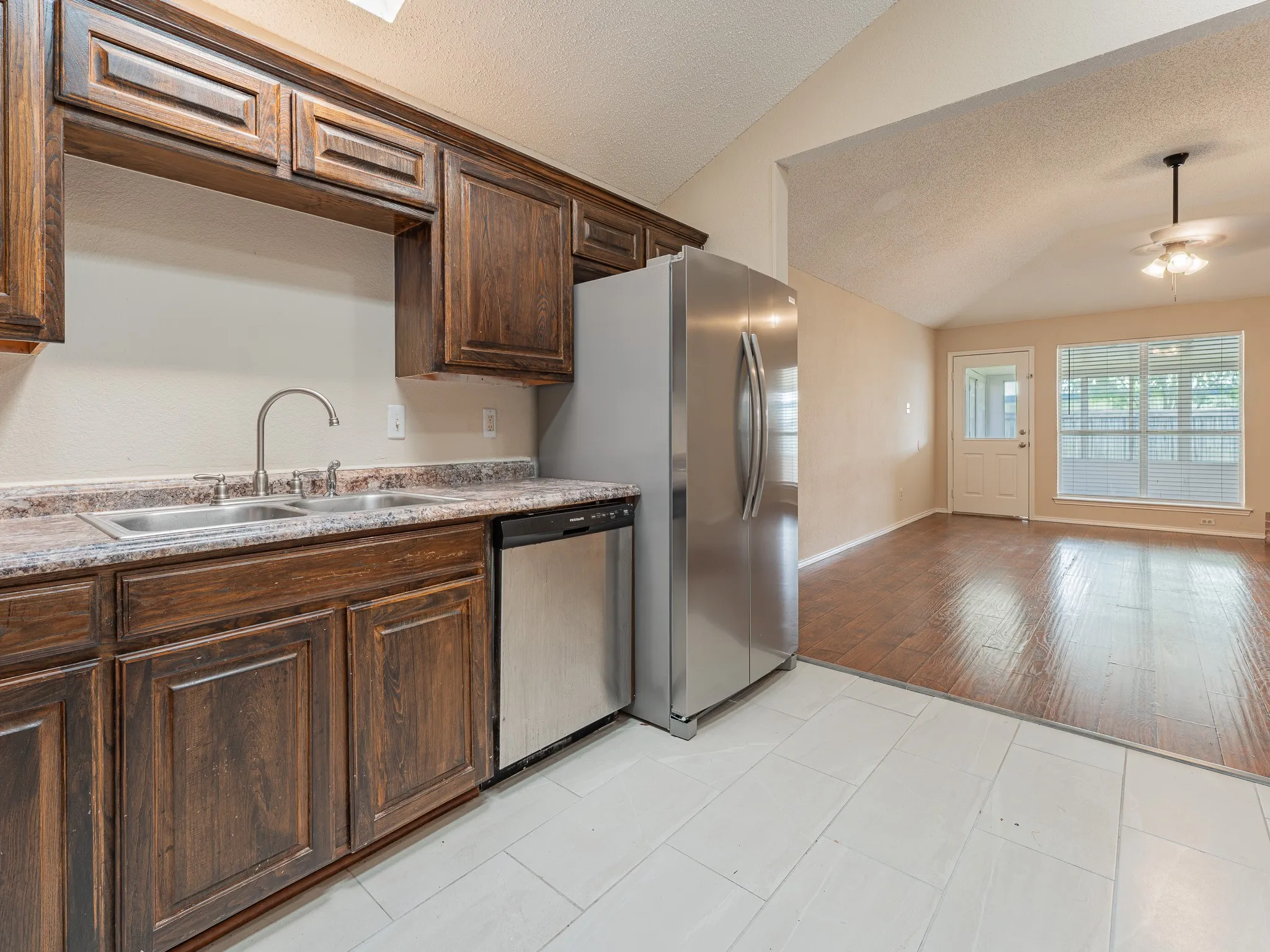 Single Family Residence For Rent in Tarrant County , 5807 Rock Meadow Trail, Arlington, Texas 76017, 3 Bedroom, 2 Bathroom, 2 Garage spaces, 2,020 Sqft, built in 1998, mls#21229999, Real Estate Agent in Arlington, Homes For Rent in Tarrant county, Homes For Rent in Arlington, Realtor in Arlington Texas, Real Estate Brokerage Independent Realty Texas, Luminita Cordes Realtor