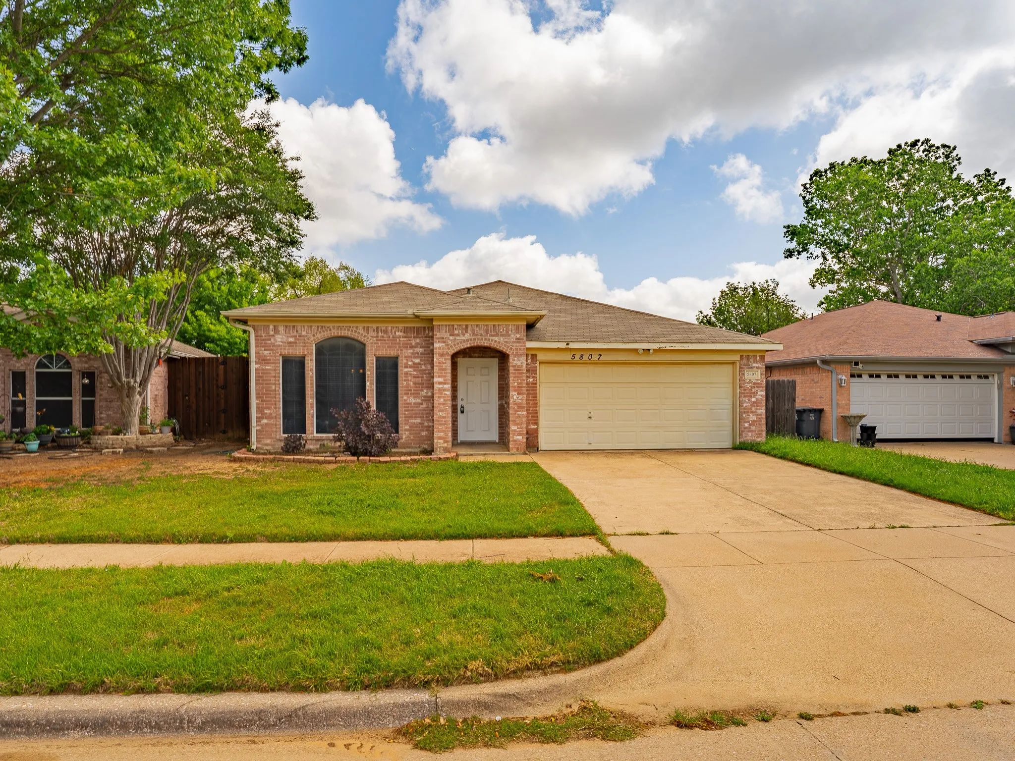 Single Family Residence For Rent in Tarrant County , 5807 Rock Meadow Trail, Arlington, Texas 76017, 3 Bedroom, 2 Bathroom, 2 Garage spaces, 2,020 Sqft, built in 1998, mls#21229999, Real Estate Agent in Arlington, Homes For Rent in Tarrant county, Homes For Rent in Arlington, Realtor in Arlington Texas, Real Estate Brokerage Independent Realty Texas, Luminita Cordes Realtor